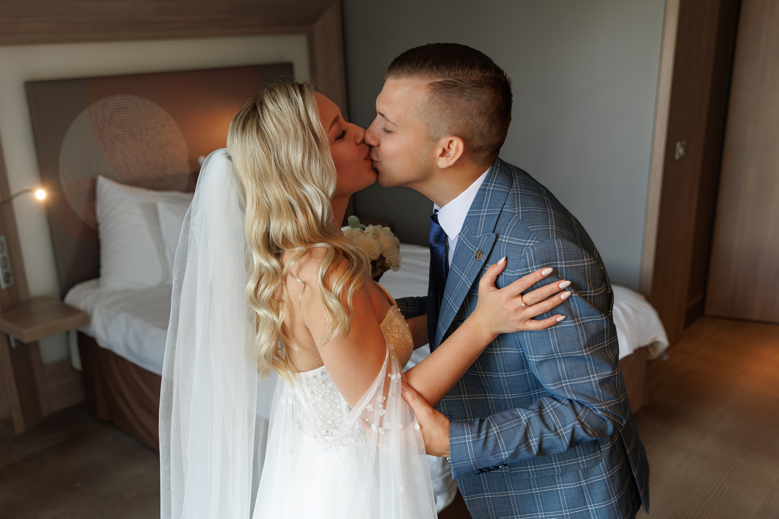 Свадебная фотосессия и сборы в NOVOTEL MOSCOW CITY. Свадебный фотограф Москва и МО Сергей Киржаев