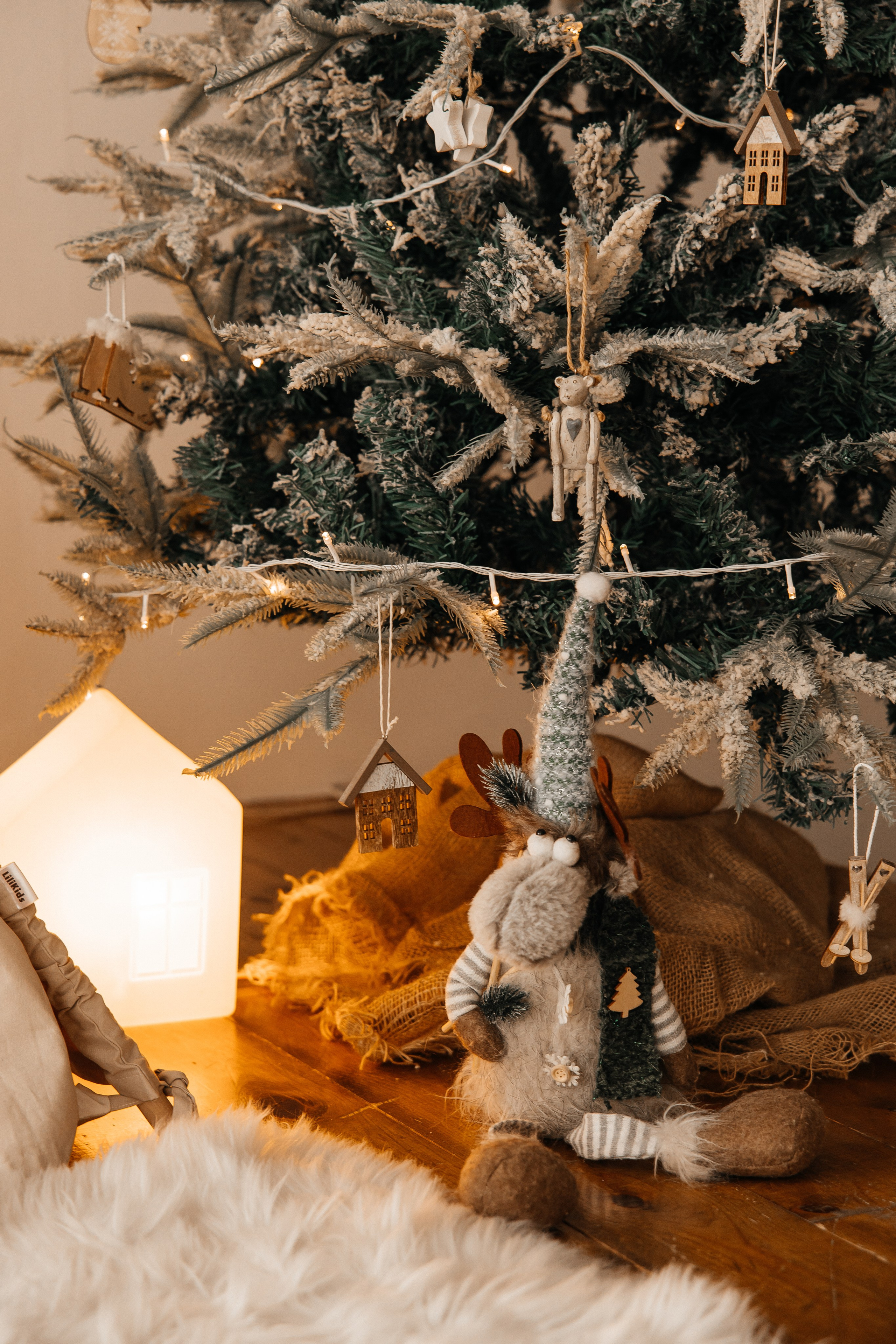 Лотос. Фотостудия 220 — первая в Чите фотостудия, предназначенная для работы