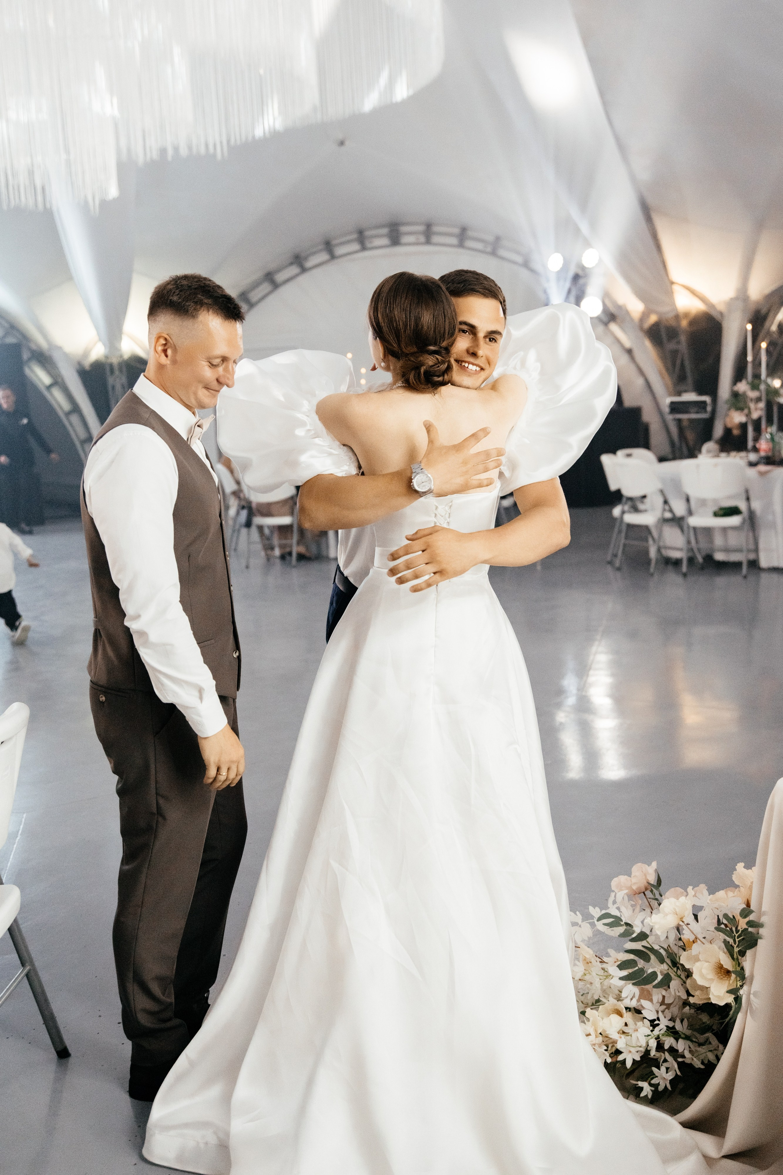 Я создаю профессиональные фотографии, которые сохраняют эмоции, детали и атмосферу вашего праздника. Свадебный фотограф во Владивостоке