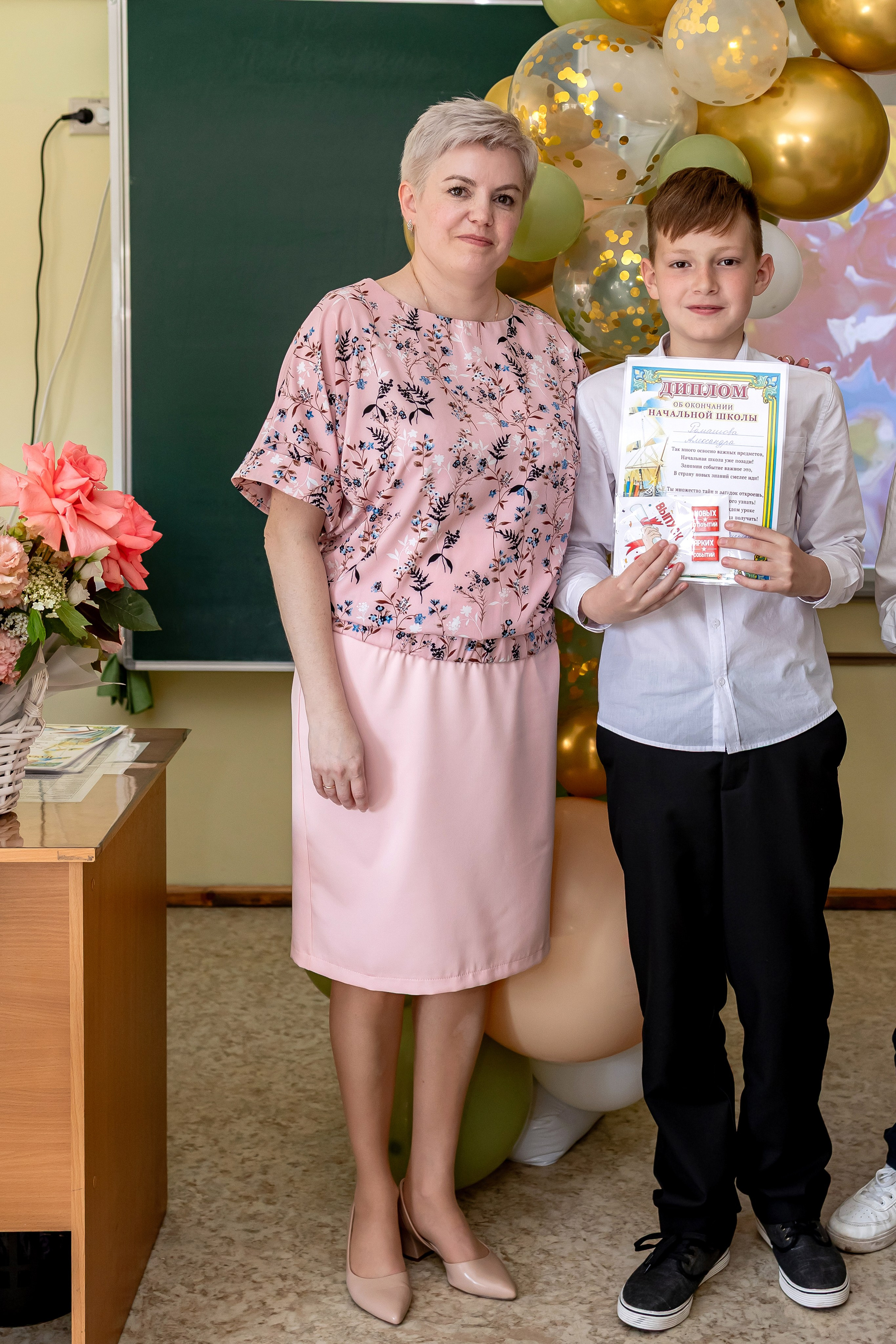 Выпускной в начальной школе в классе. Фотограф и видеограф Москва. Свадебный фотограф, видеограф. Выпускные альбомы. Оживающие альбомы