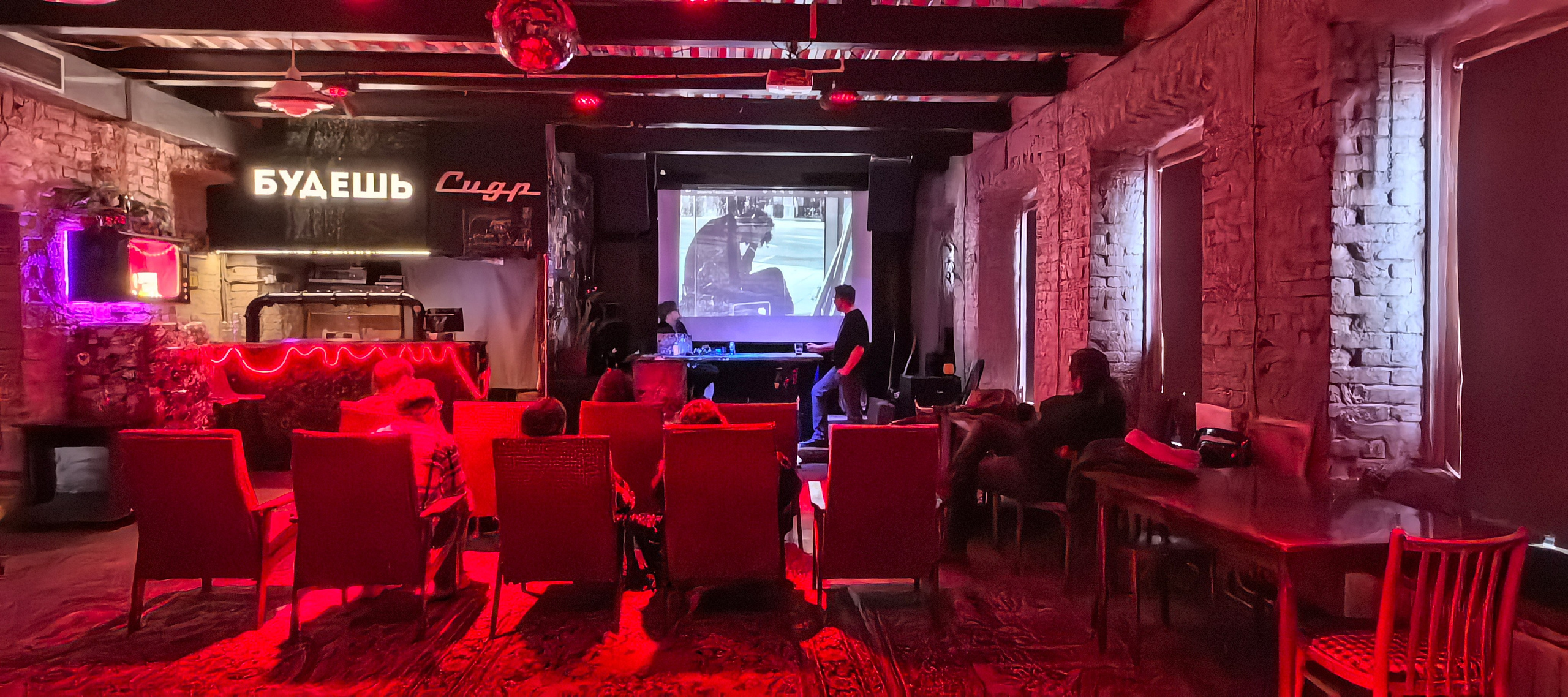 23.03.2025 // ПАПАРАЦЦИ с Владом Годуновым. Фотовыставки serebro.gallery, в которых автором можешь стать ты! | Москва