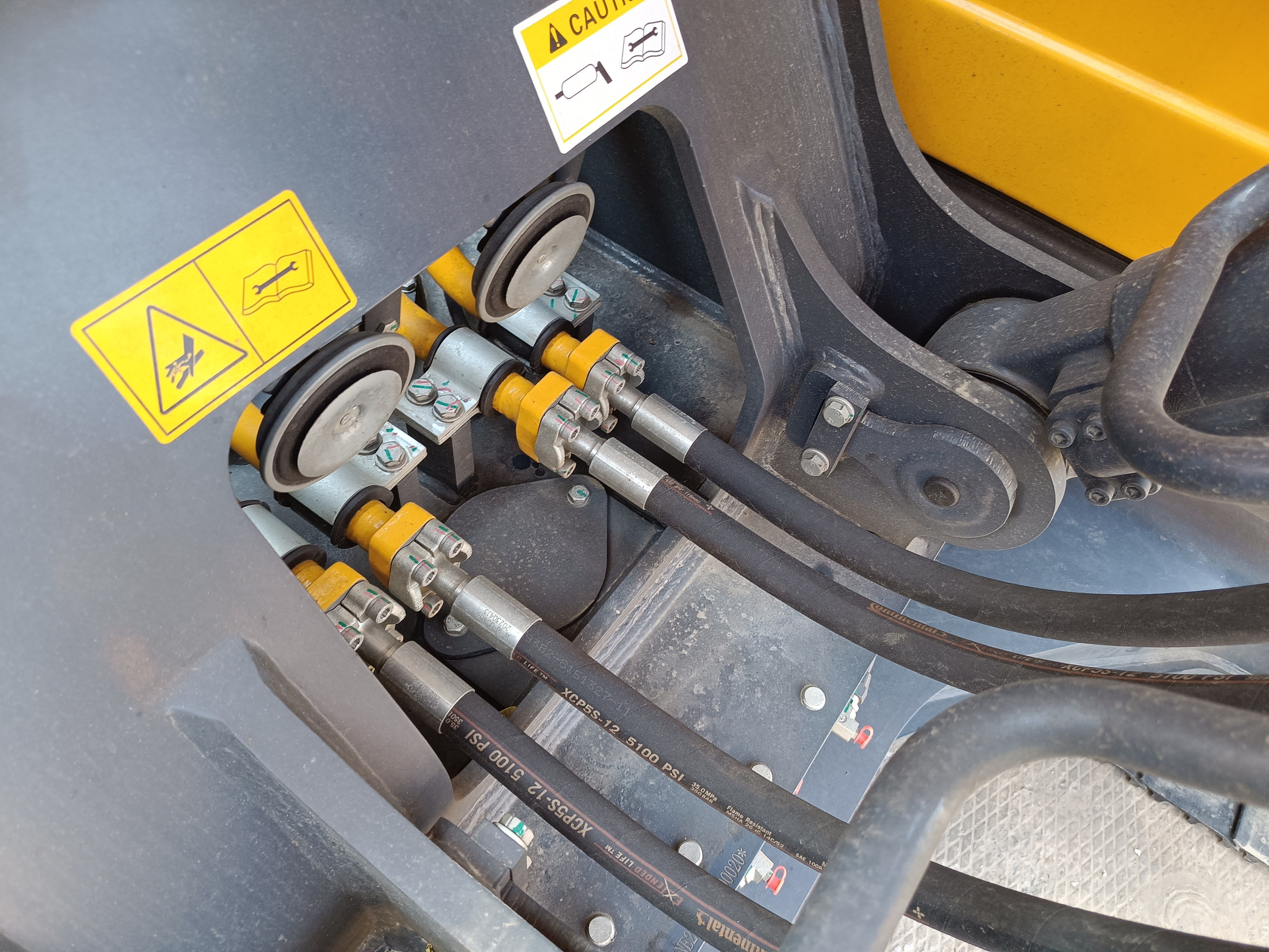 Фото гус. экс. Beezone В210EW. Продажа и обслуживание грузовой техники и спецтехники в г. Новосибирск компания СТИ