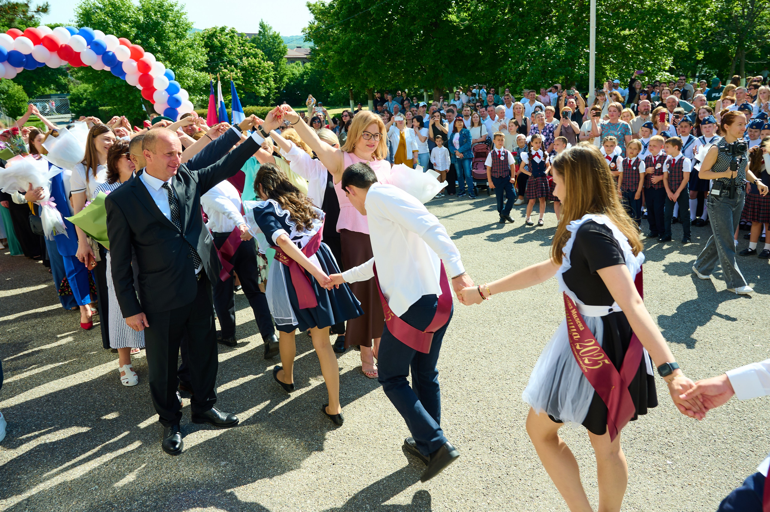 Последний звонок 2025. Жизнь курорта Кабардинка в фотографиях
