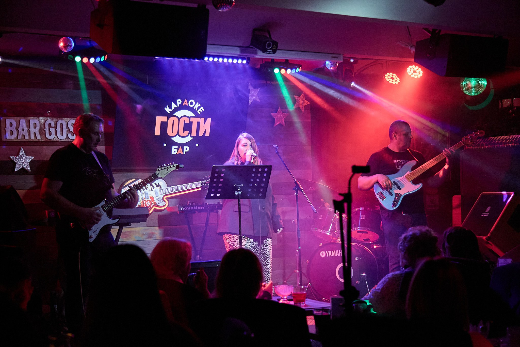 Концерт в баре «Гости». Фотограф Омск | Александр Вандеров