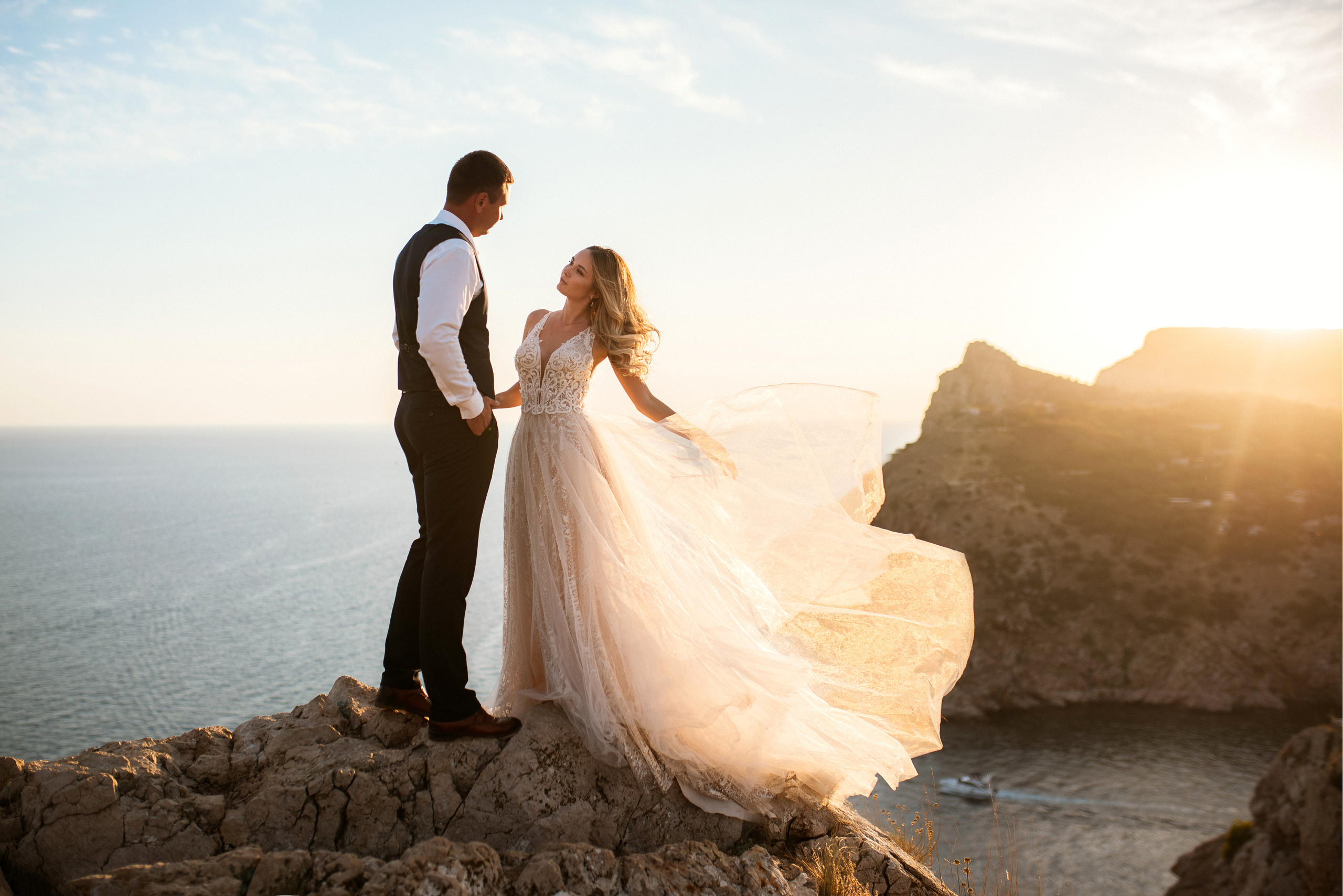 Невероятно красивая свадебная фотосессия в Крыму в Балаклаве. Свадебный и семейный фотограф в Симферополе Дарья Маркова