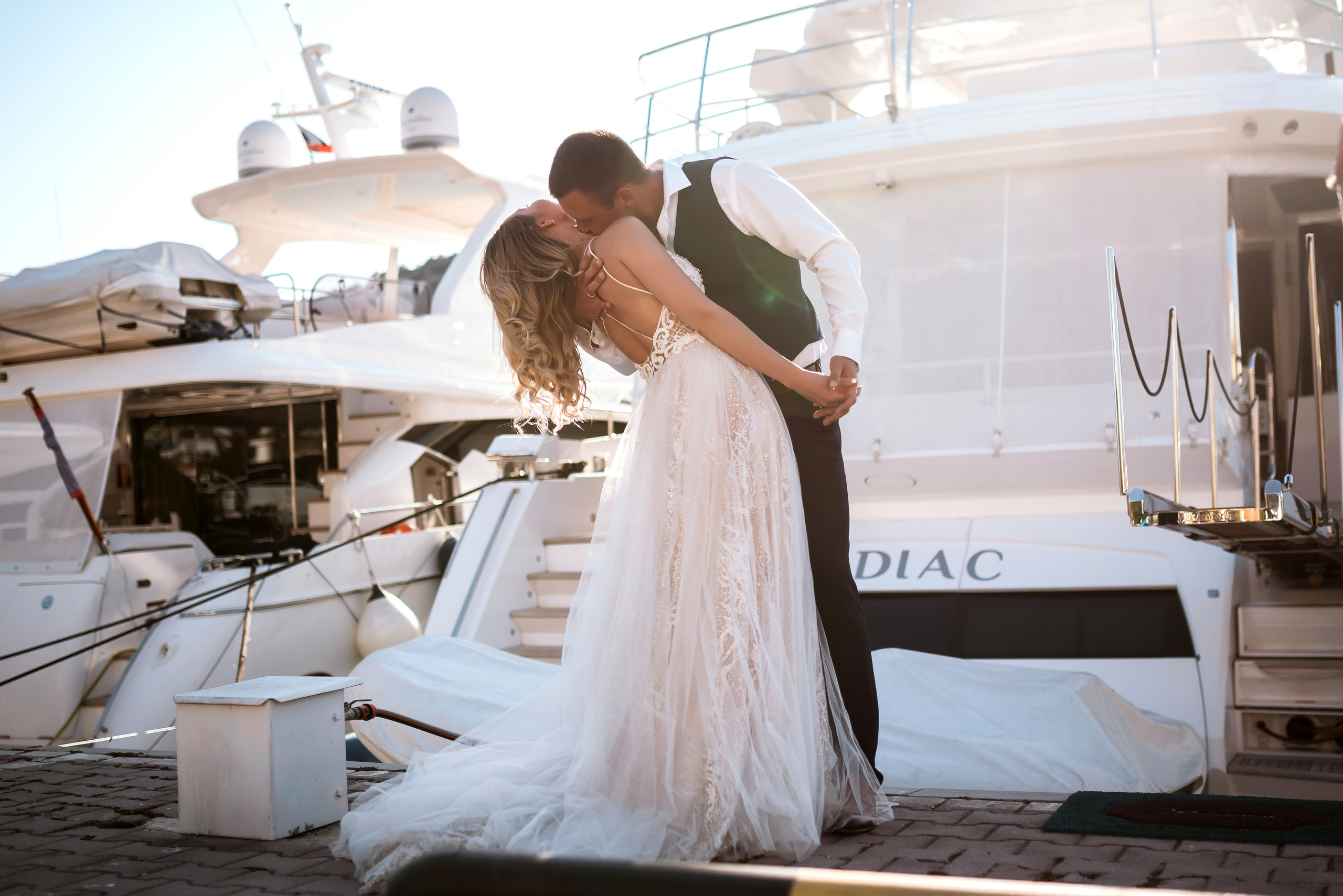 Невероятно красивая свадебная фотосессия в Крыму в Балаклаве. Свадебный и семейный фотограф в Симферополе Дарья Маркова