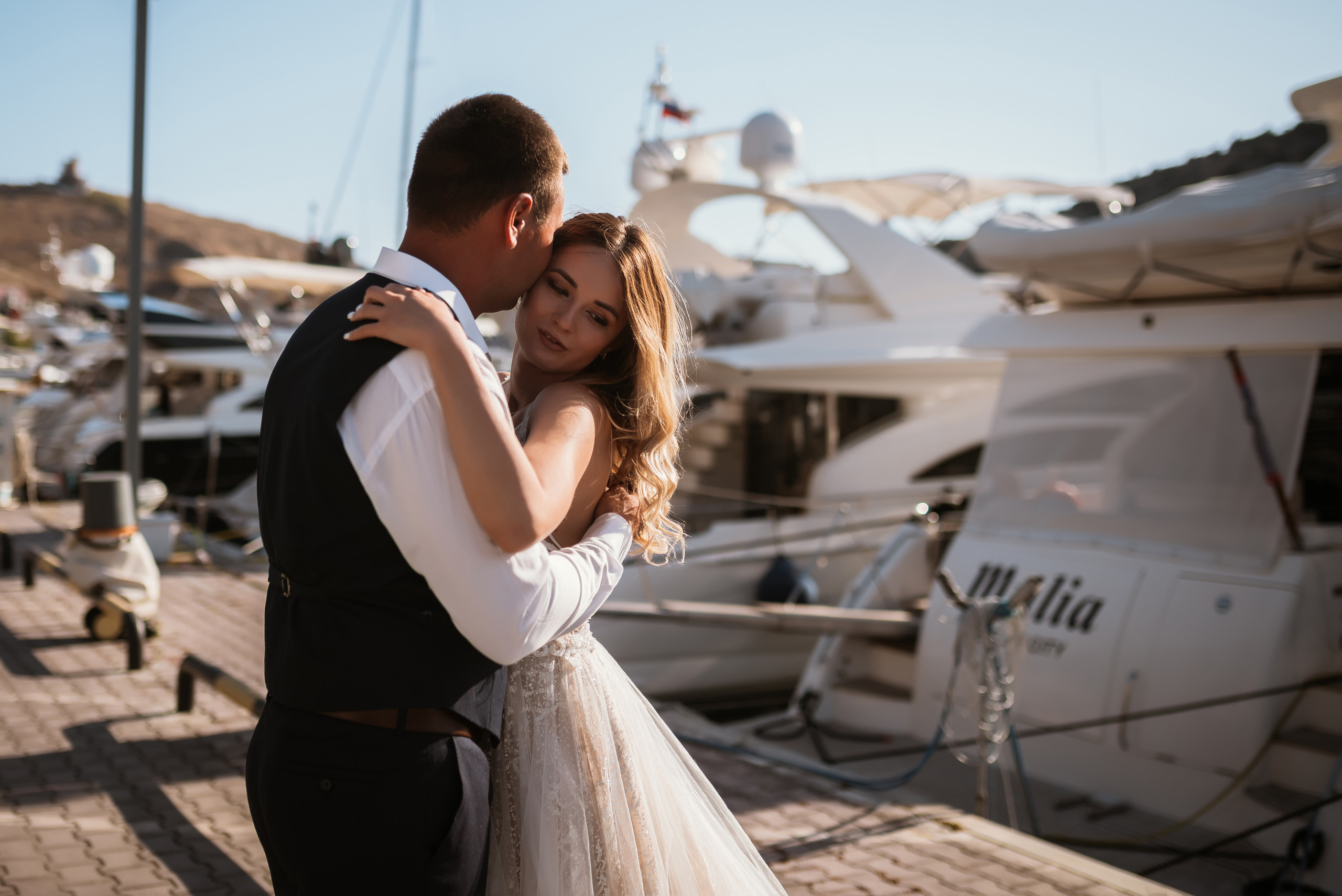 Невероятно красивая свадебная фотосессия в Крыму в Балаклаве. Свадебный и семейный фотограф в Симферополе Дарья Маркова