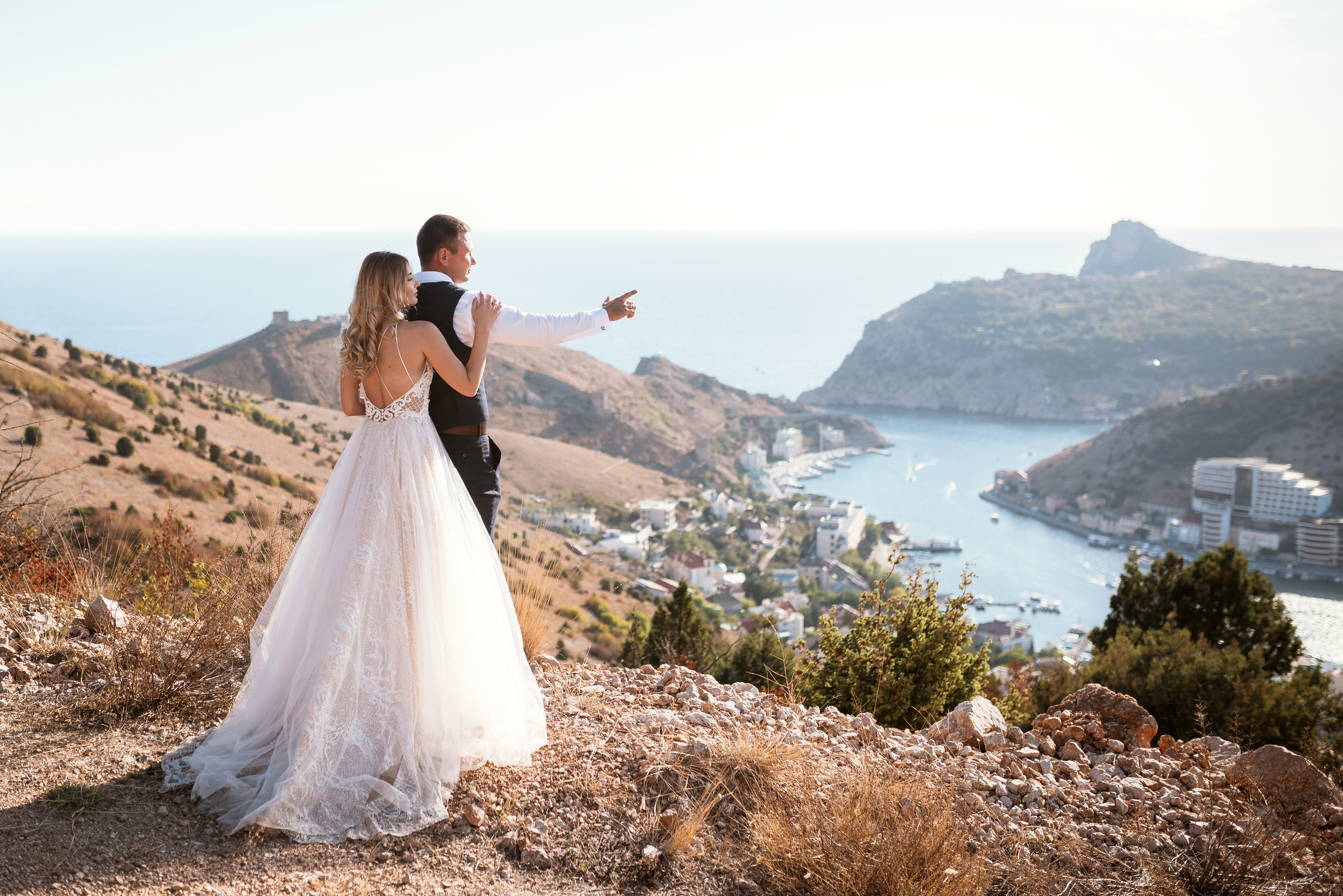 Невероятно красивая свадебная фотосессия в Крыму в Балаклаве. Свадебный и семейный фотограф в Симферополе Дарья Маркова