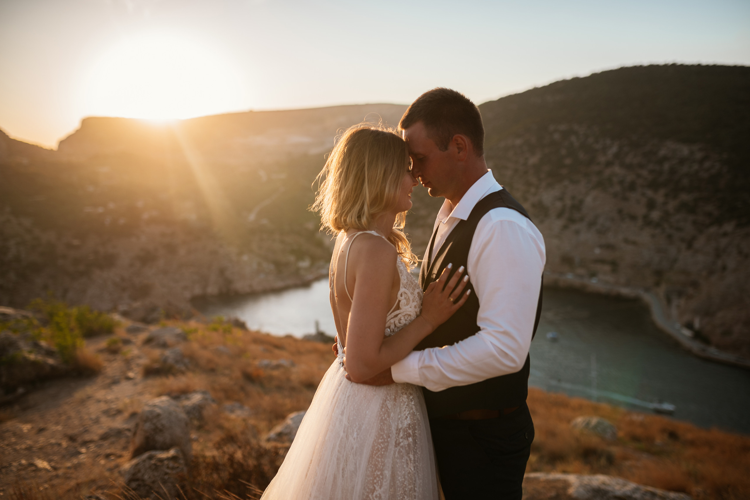 Невероятно красивая свадебная фотосессия в Крыму в Балаклаве. Свадебный и семейный фотограф в Симферополе Дарья Маркова