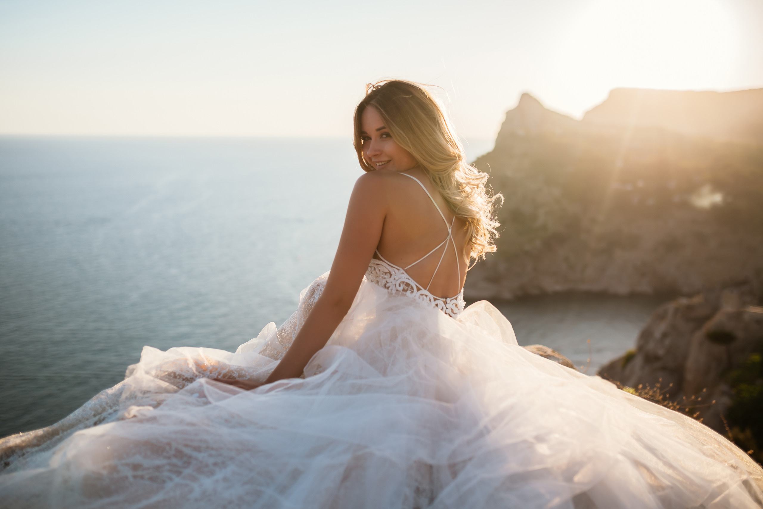 Невероятно красивая свадебная фотосессия в Крыму в Балаклаве. Свадебный и семейный фотограф в Симферополе Дарья Маркова