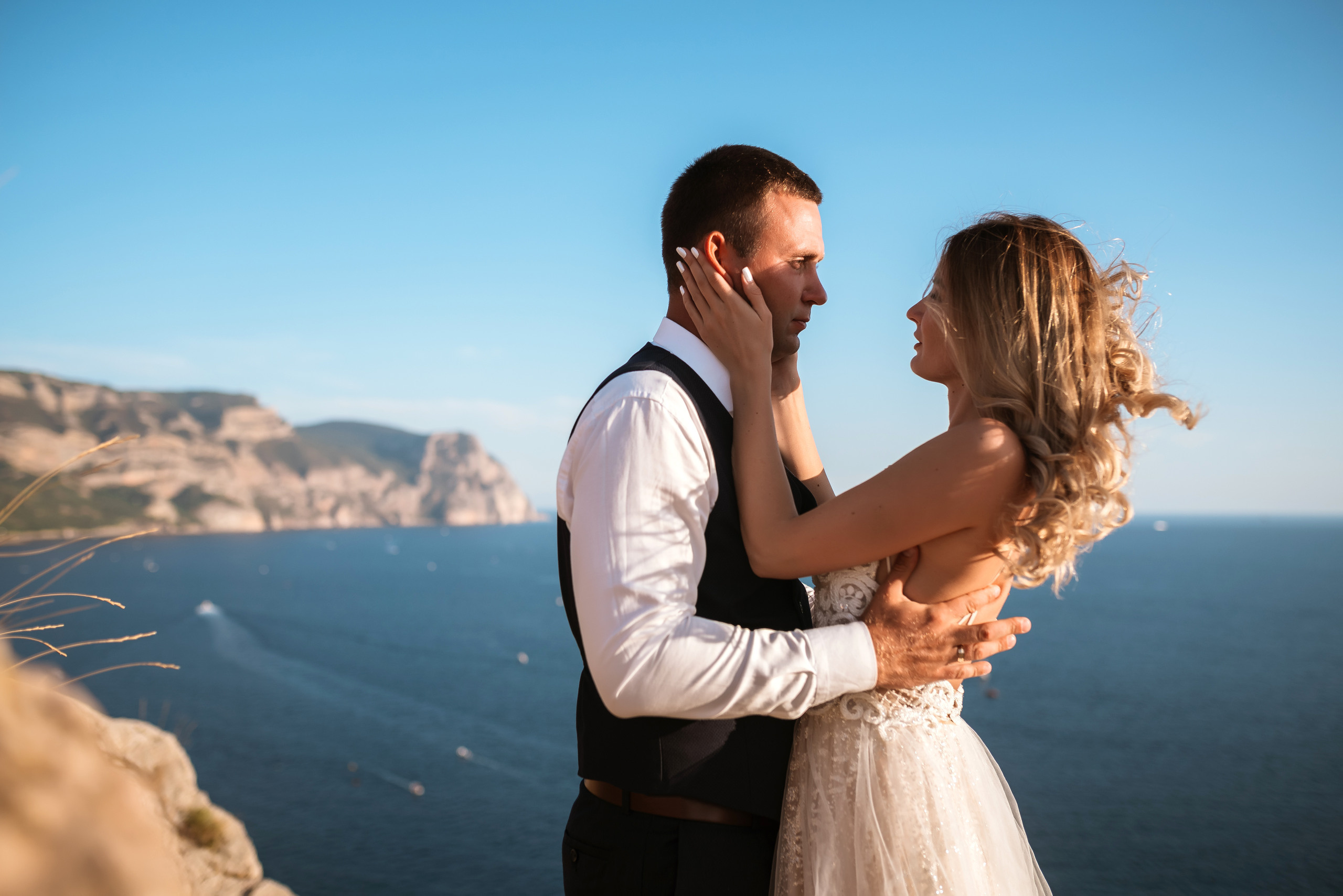 Невероятно красивая свадебная фотосессия в Крыму в Балаклаве. Свадебный и семейный фотограф в Симферополе Дарья Маркова