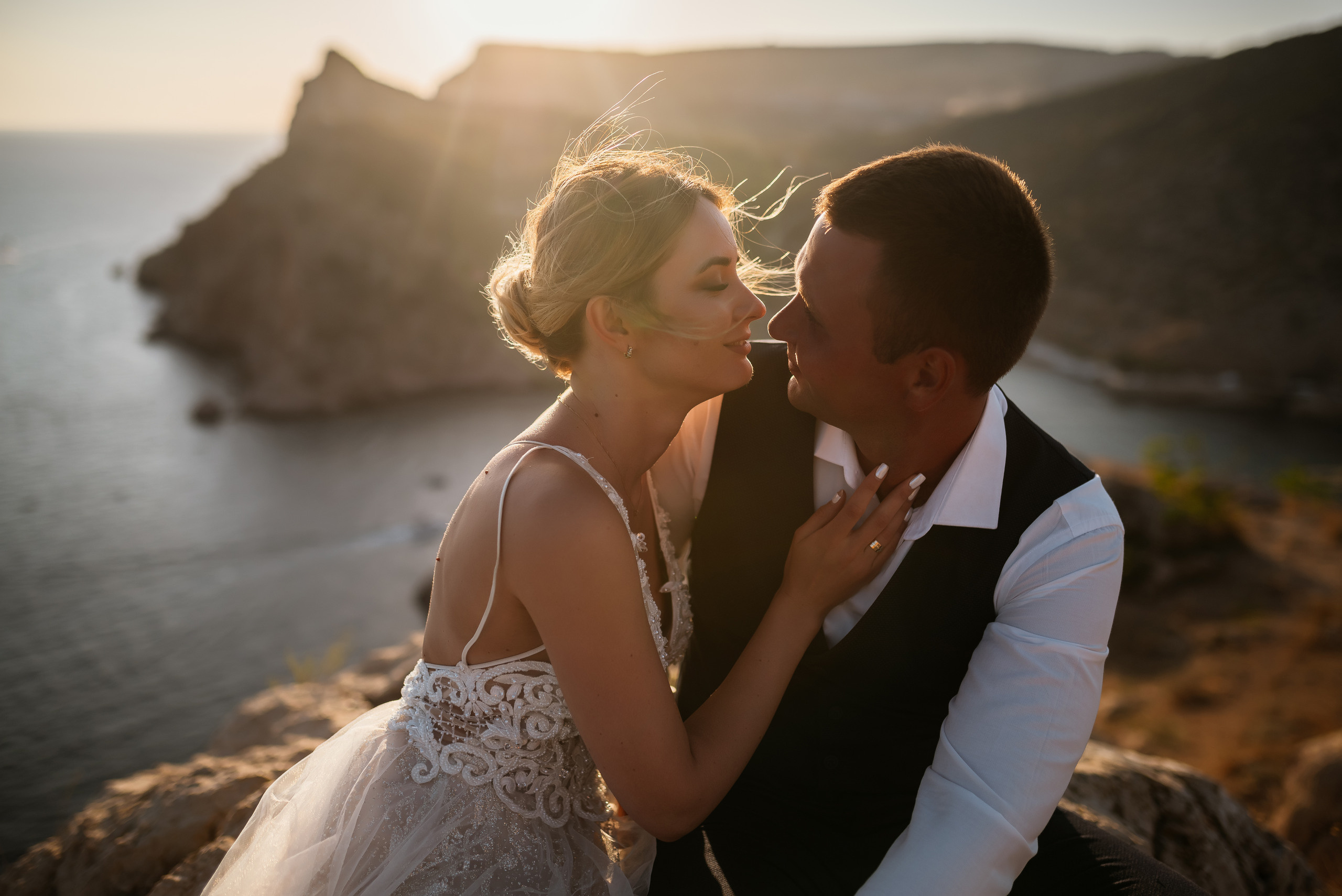 Невероятно красивая свадебная фотосессия в Крыму в Балаклаве. Свадебный и семейный фотограф в Симферополе Дарья Маркова