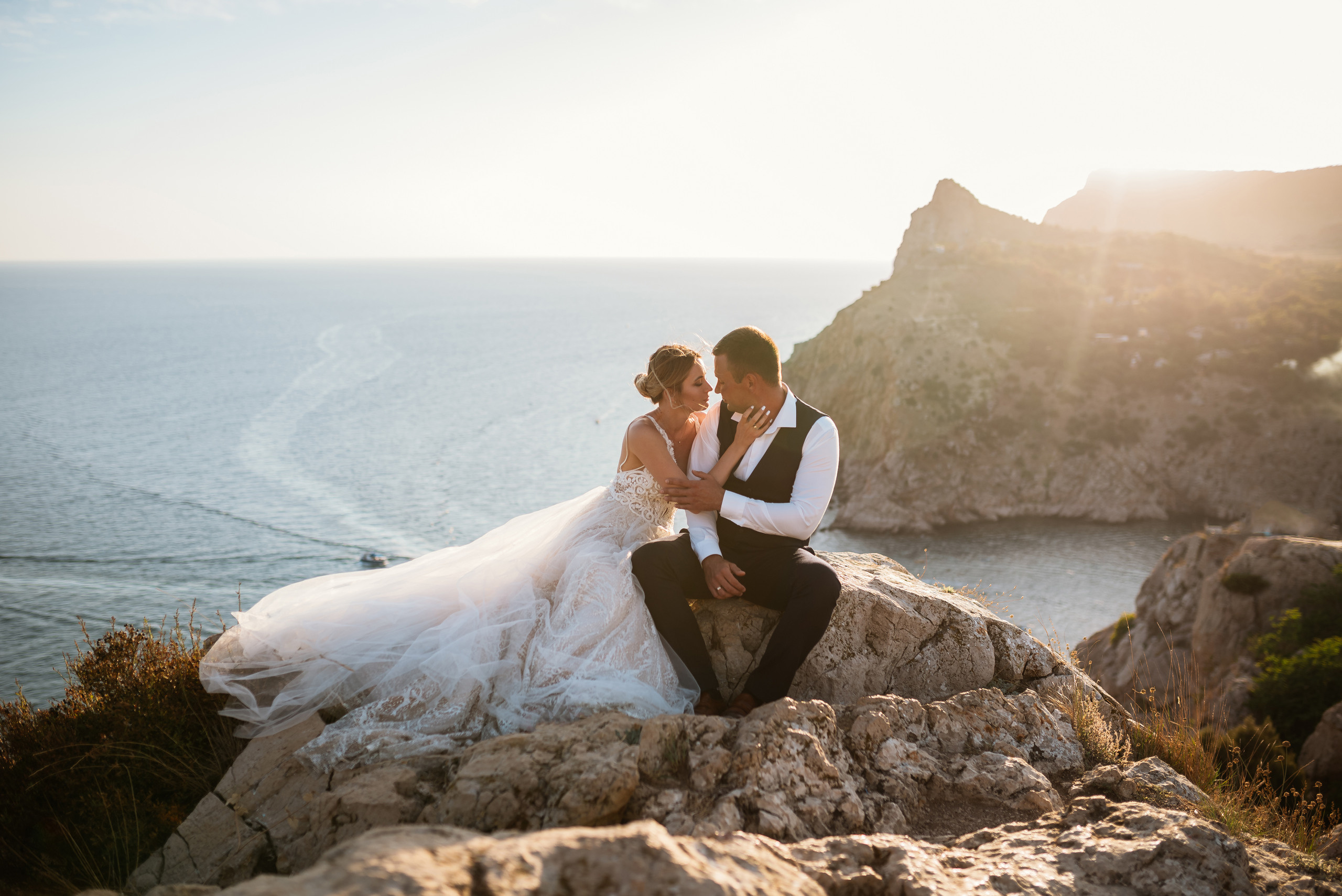 Невероятно красивая свадебная фотосессия в Крыму в Балаклаве. Свадебный и семейный фотограф в Симферополе Дарья Маркова
