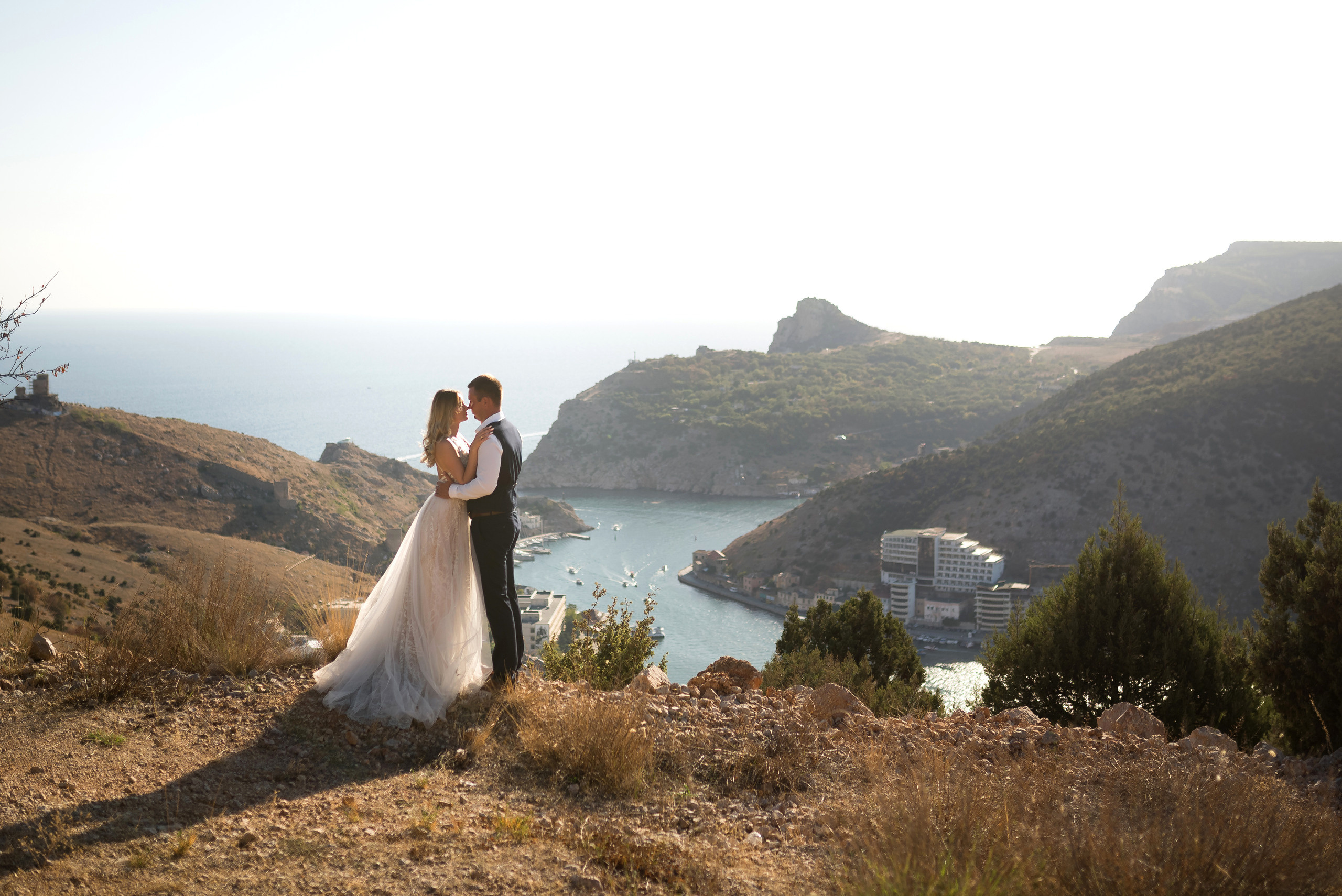 Невероятно красивая свадебная фотосессия в Крыму в Балаклаве. Свадебный и семейный фотограф в Симферополе Дарья Маркова