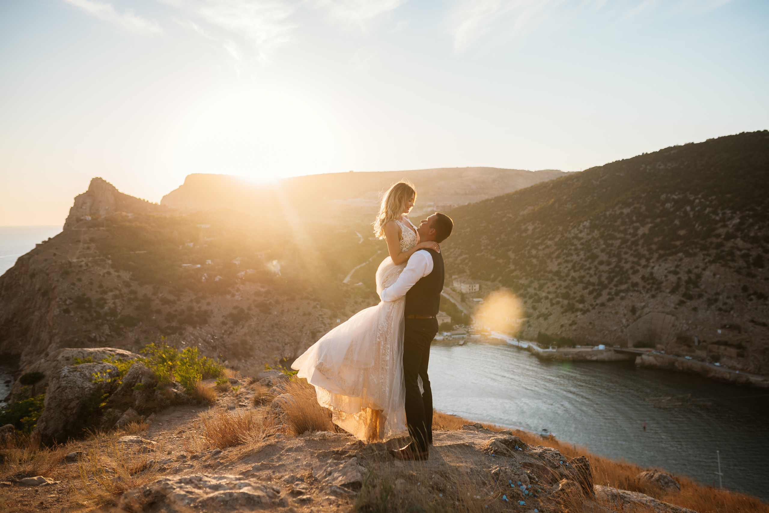 Невероятно красивая свадебная фотосессия в Крыму в Балаклаве. Свадебный и семейный фотограф в Симферополе Дарья Маркова
