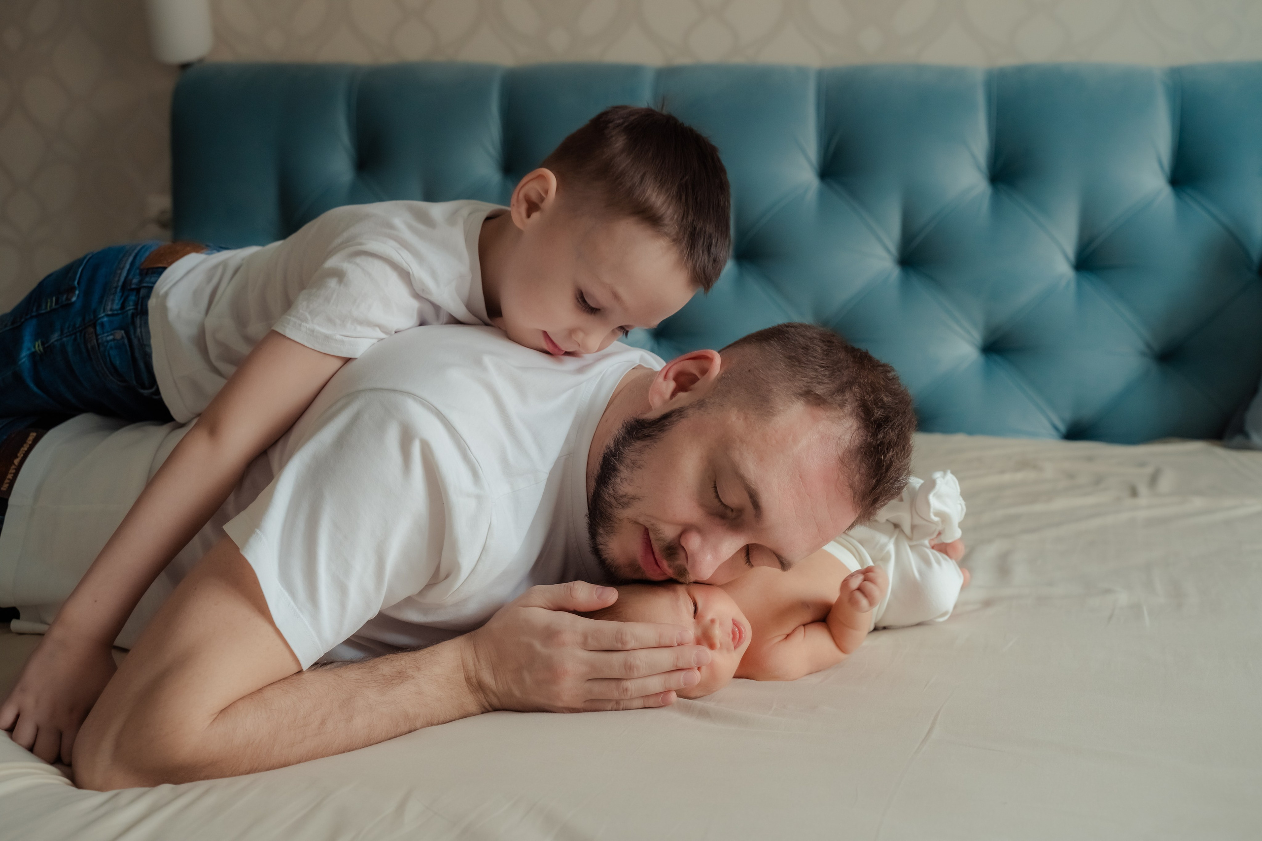 Фотосъемка новорожденного в минималистичном стиле