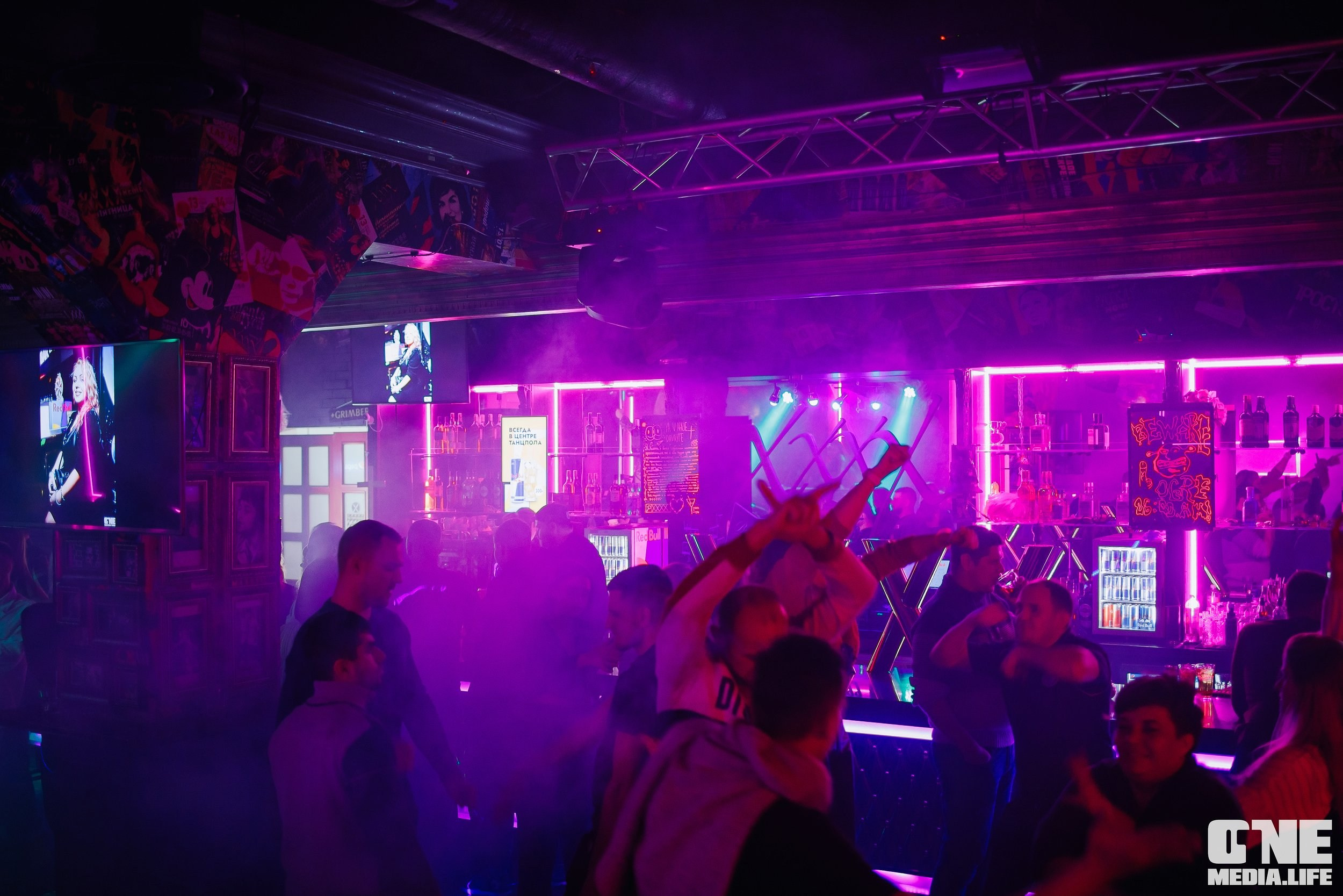 Фоторепортаж из бара XxxX. One Media Life: фоторепортажи, фотоотчеты с мероприятий и заведений