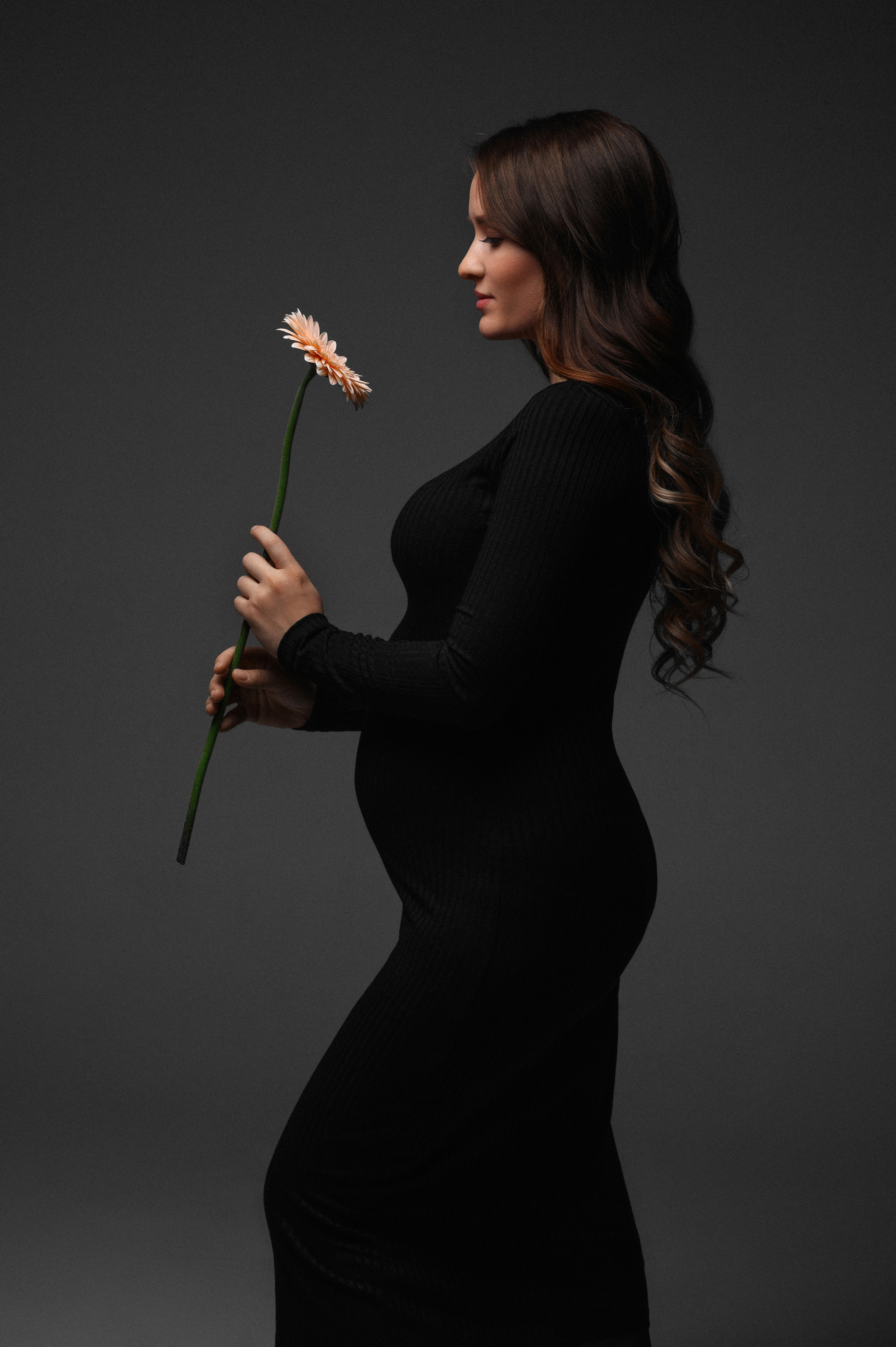 Беременная фотосессия в Оренбурге под ключ на циклораме