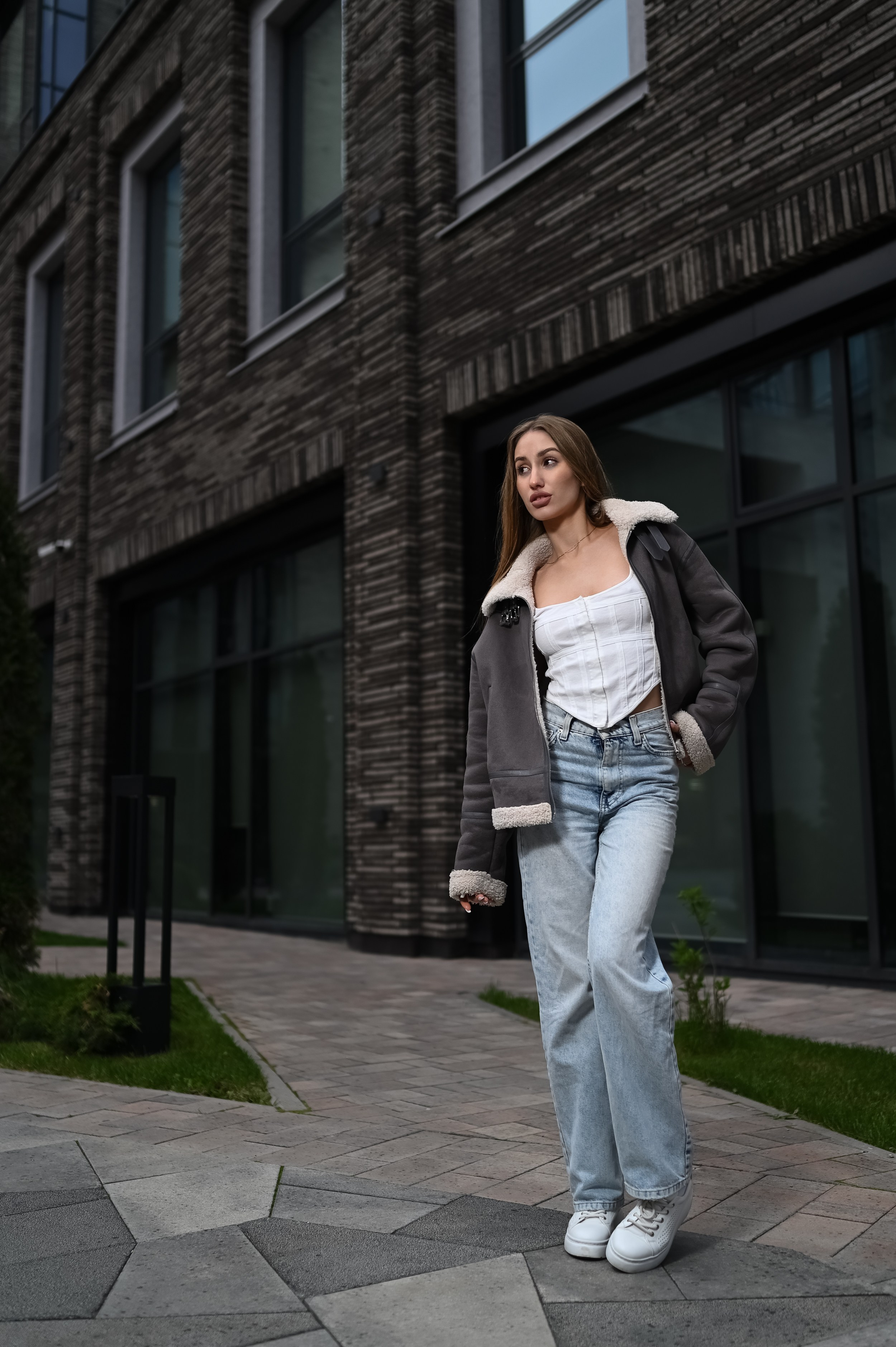 Женский портрет в архитектурной среде IT Park. Фотограф Алексей Клейменов