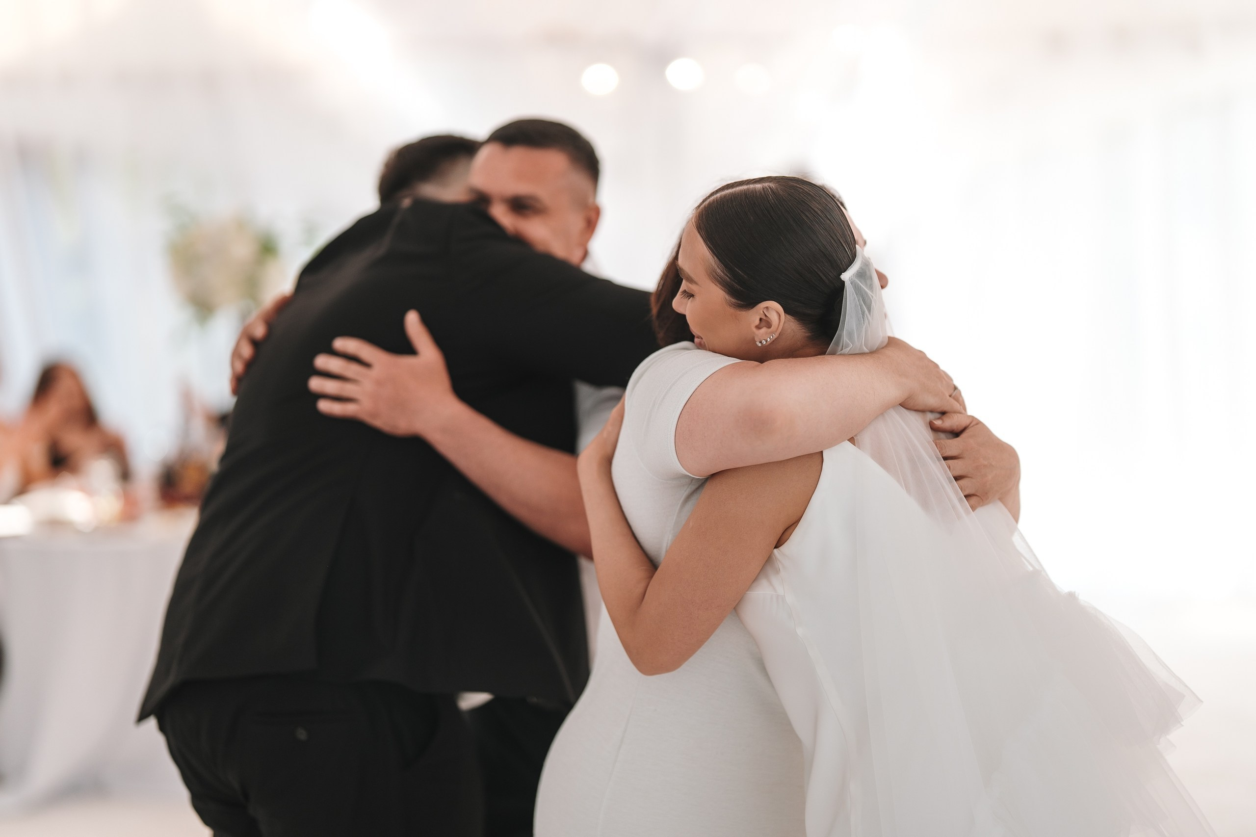 Свадьба 7 июня 2026 года — фотосессия, ЗАГС и банкет в шатре «Под облаками» в Нагаево с ведущим Артуром Ильясовым