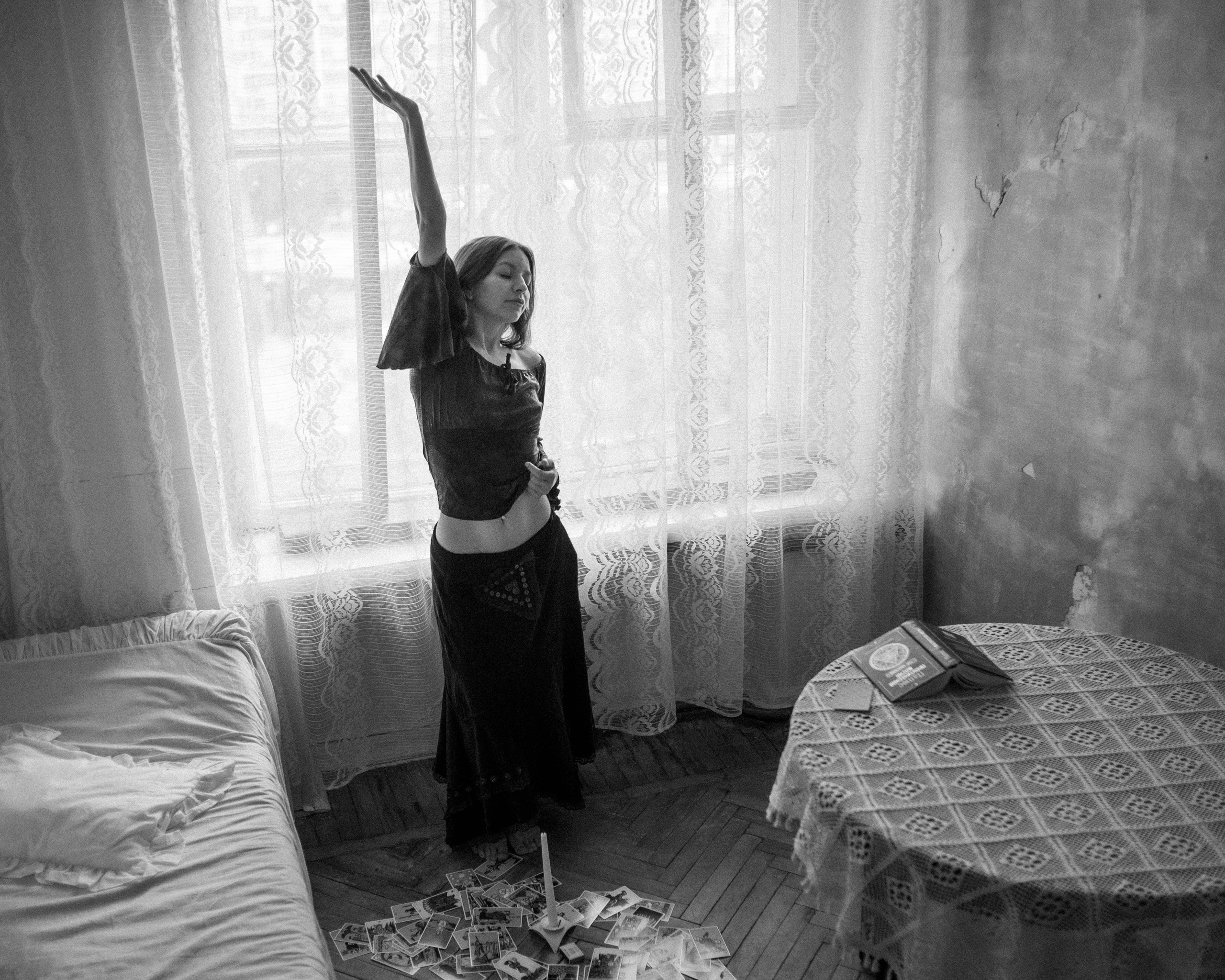 Аня. Женский фотограф. Создатель украшений ручной работы. Модель