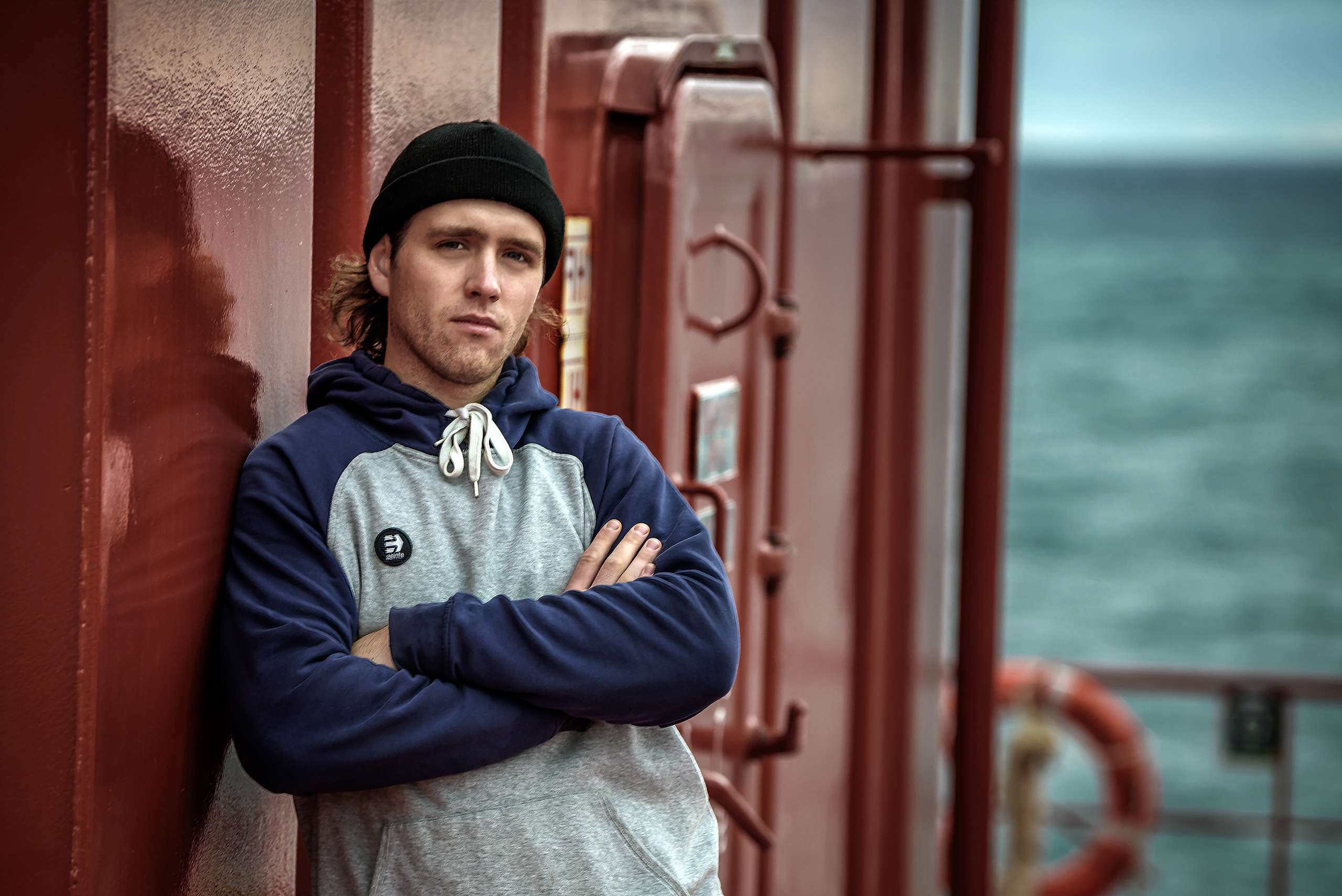 Член экипажа на палубе во время прогулки после рабочего дня