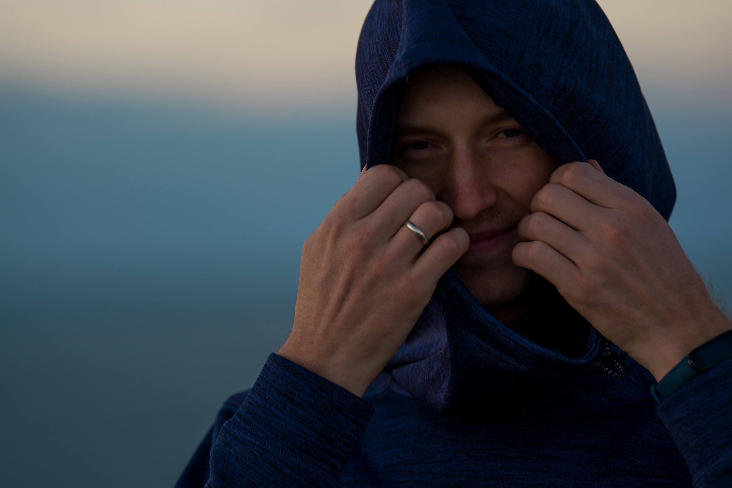 Моряк в капюшоне