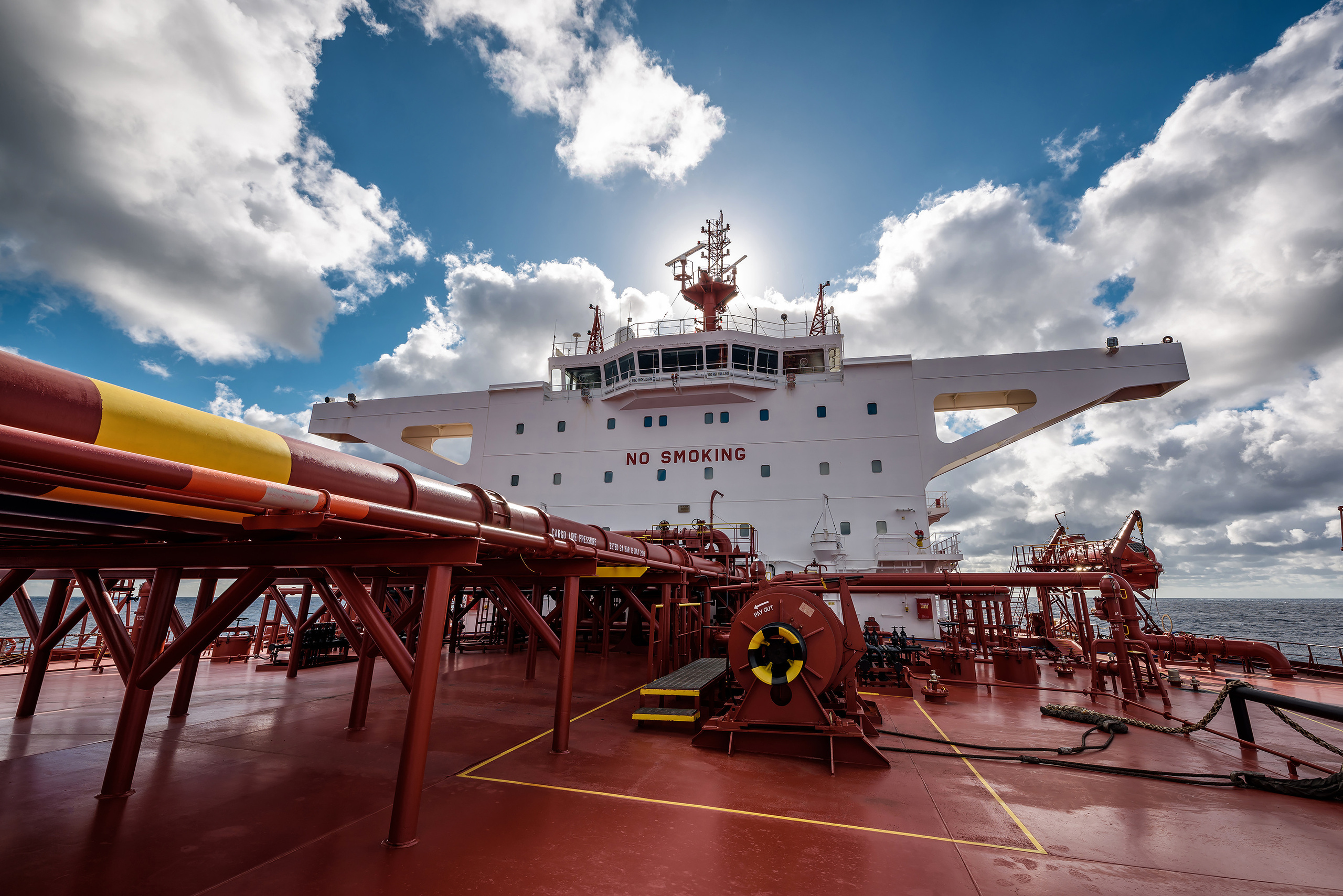 Трубы и надстройка танкера