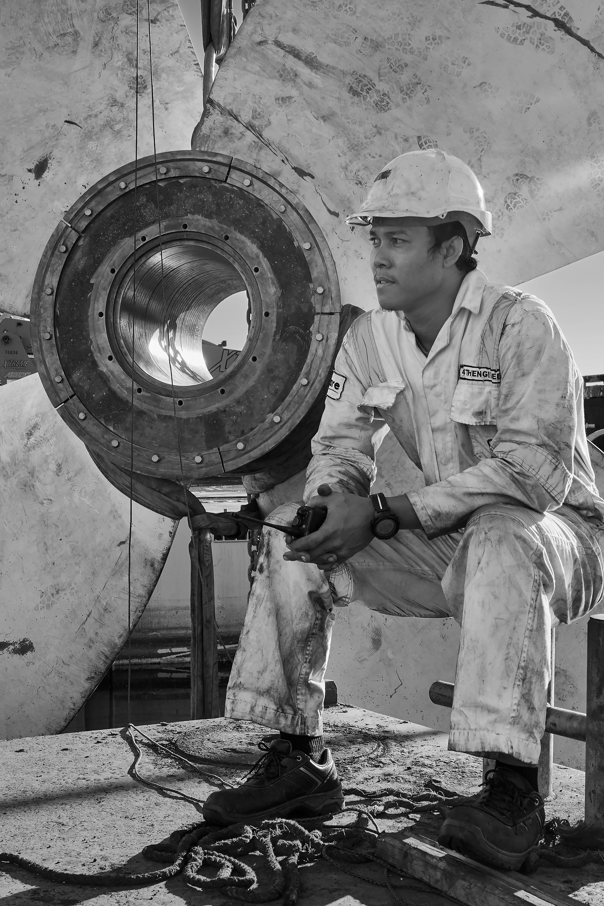 Механик отдыхает во время перерыва