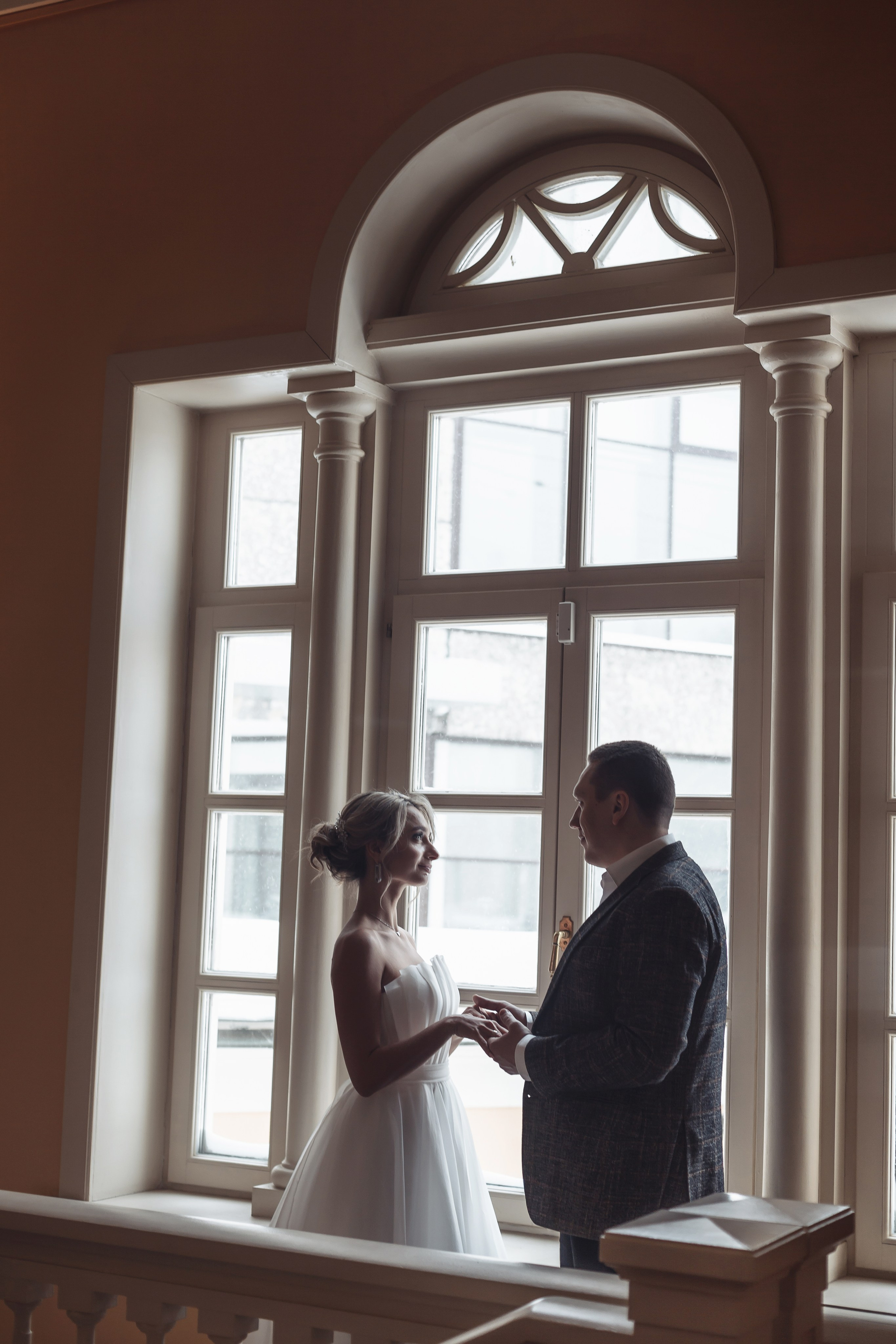 свадебная фотосессия жениха и невесты в усадьбе муравьёвых-апостолов, фотограф гладков дмитрий, стоимость услуг