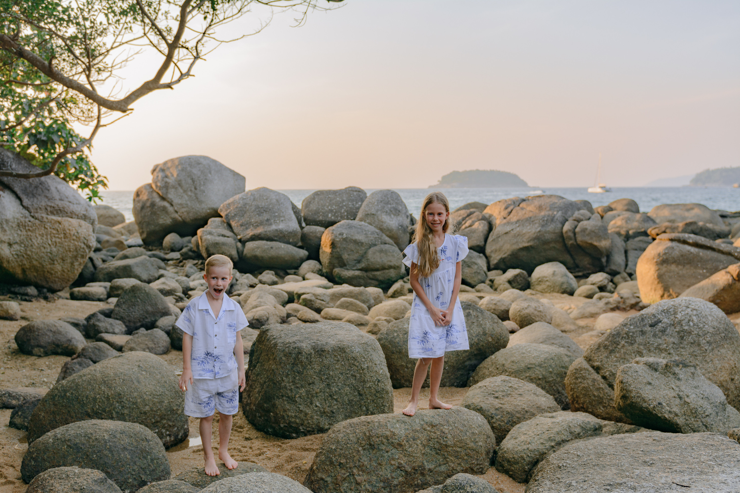 Family photoshoot on Phuket. Fedor Lemeshko — Destination Wedding and Family Lifestyle photographer