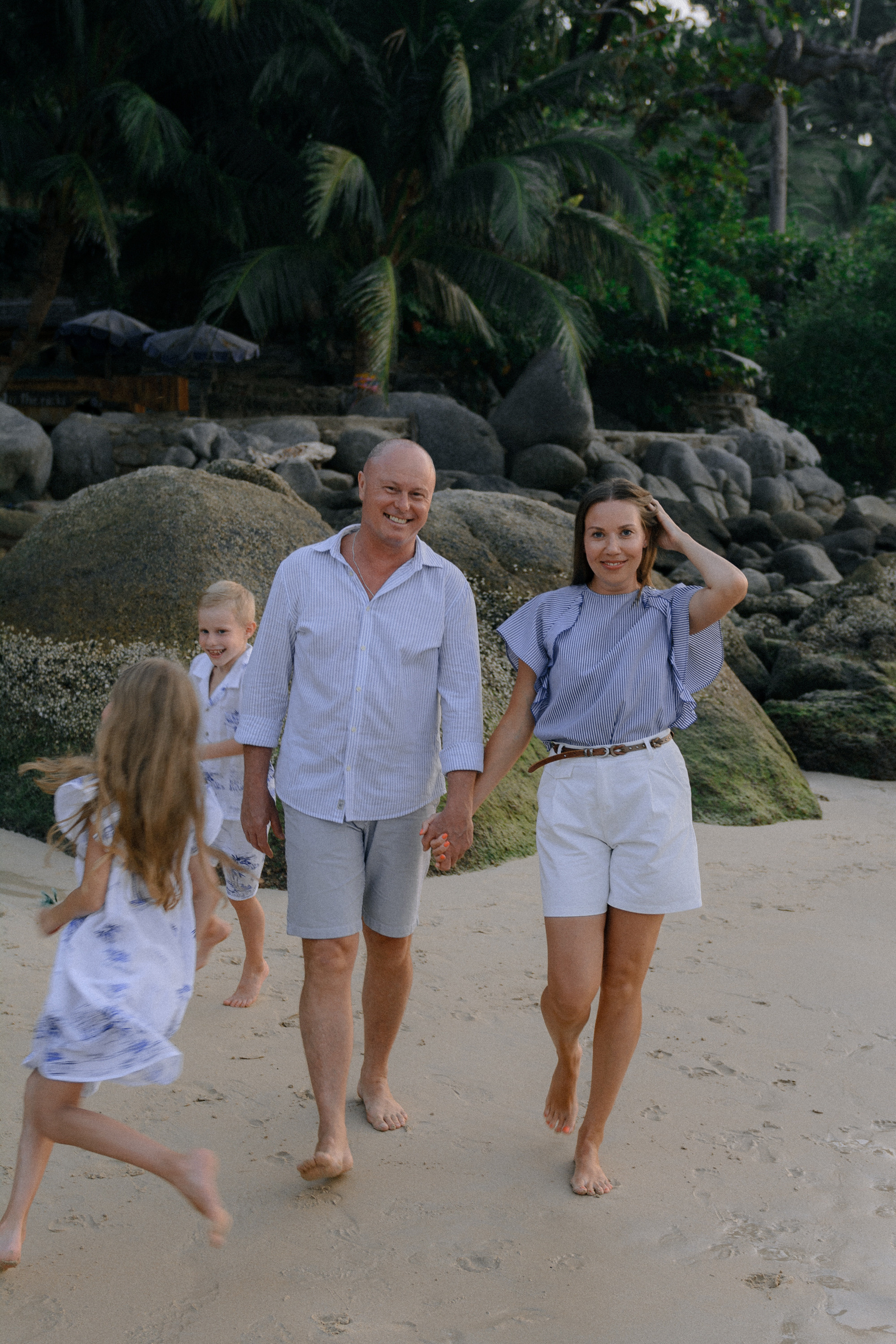Family photoshoot on Phuket. Fedor Lemeshko — Destination Wedding and Family Lifestyle photographer