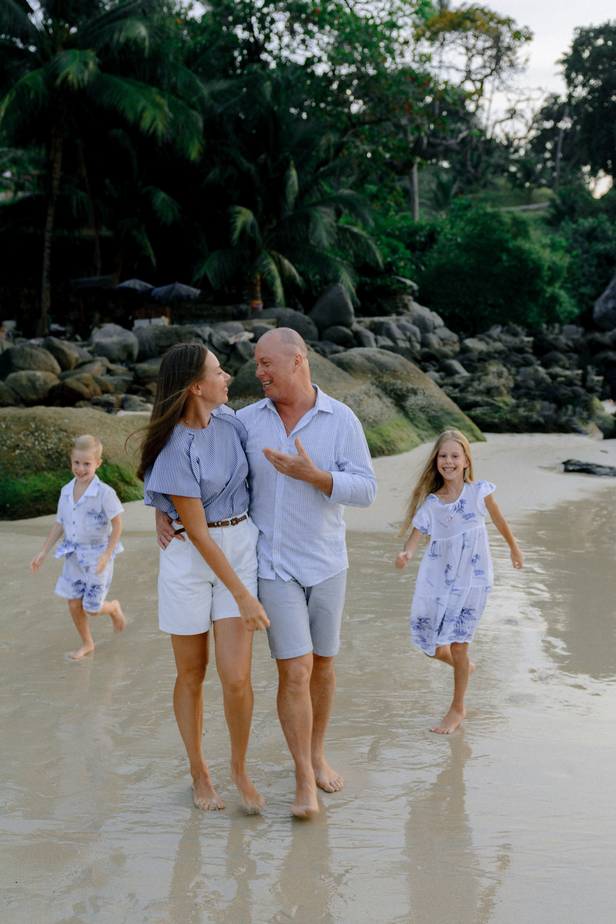 Family photoshoot on Phuket. Fedor Lemeshko — Destination Wedding and Family Lifestyle photographer