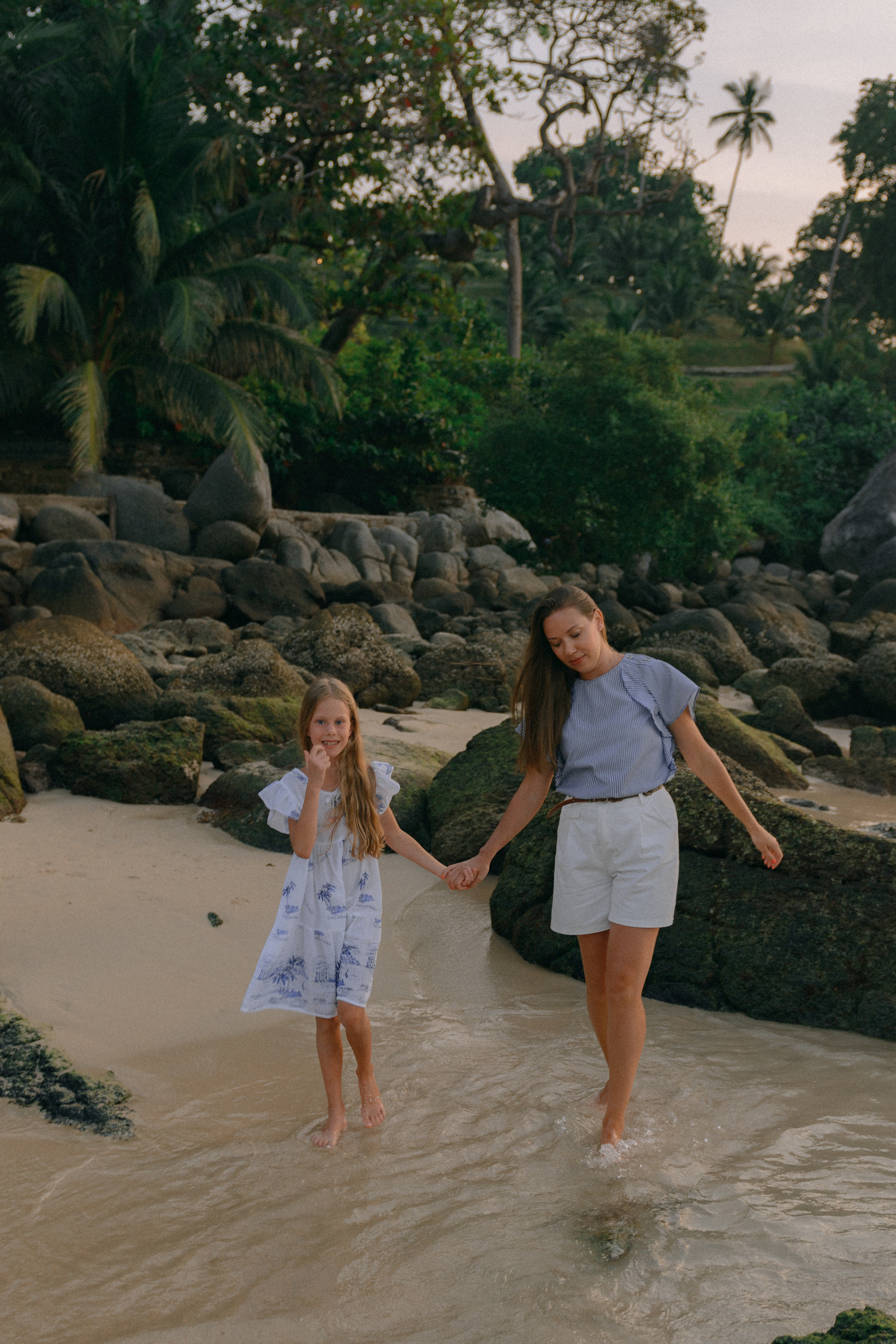 Family photoshoot on Phuket. Fedor Lemeshko — Destination Wedding and Family Lifestyle photographer