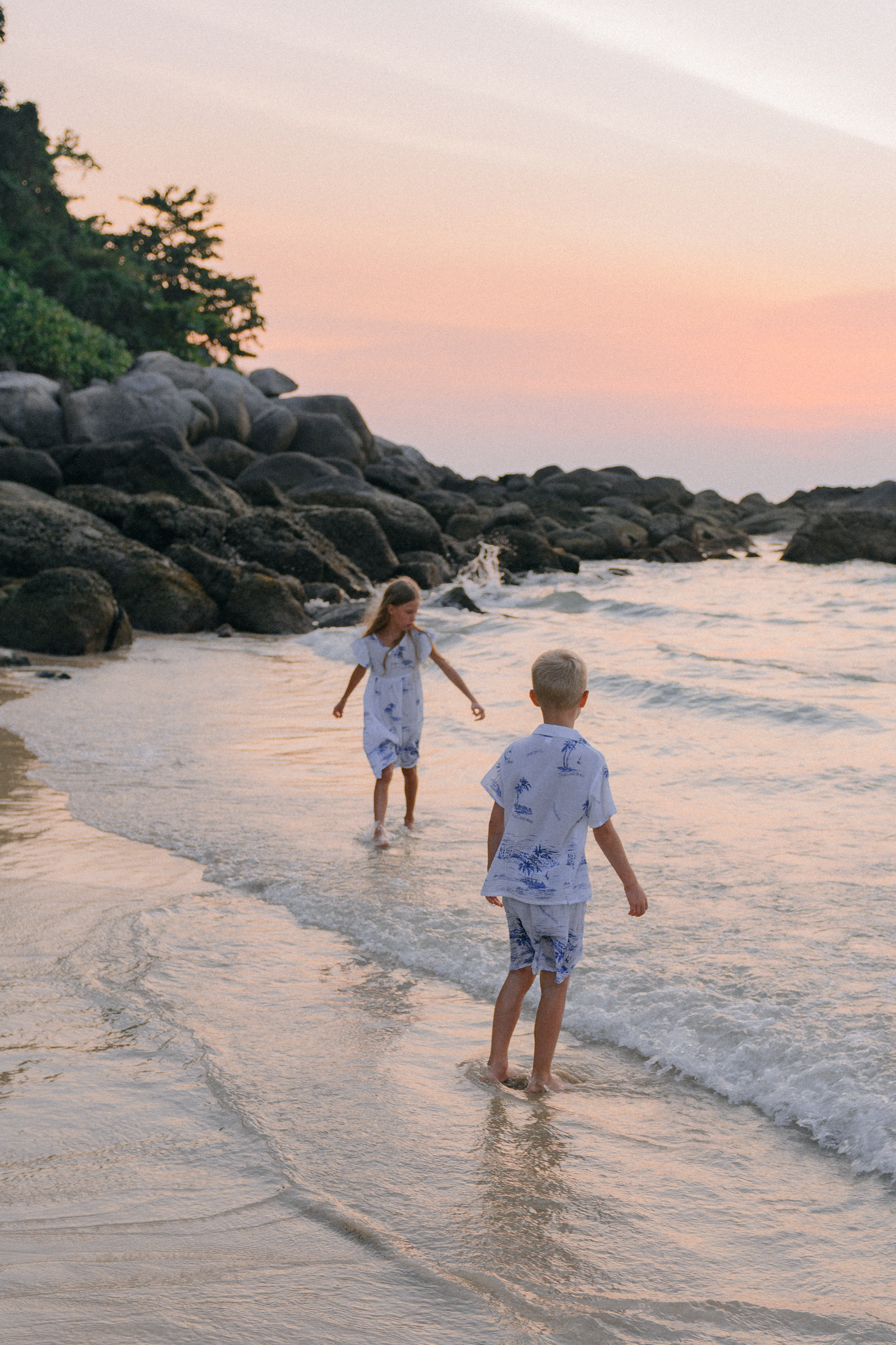 Family photoshoot on Phuket. Fedor Lemeshko — Destination Wedding and Family Lifestyle photographer