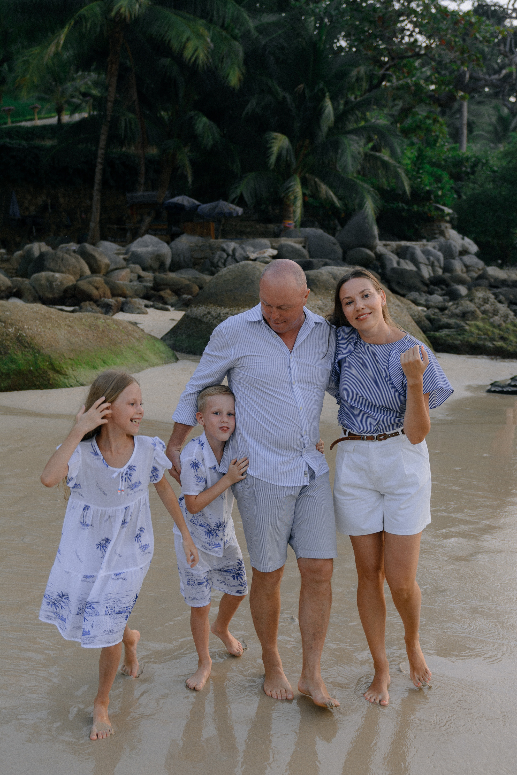 Family photoshoot on Phuket. Fedor Lemeshko — Destination Wedding and Family Lifestyle photographer