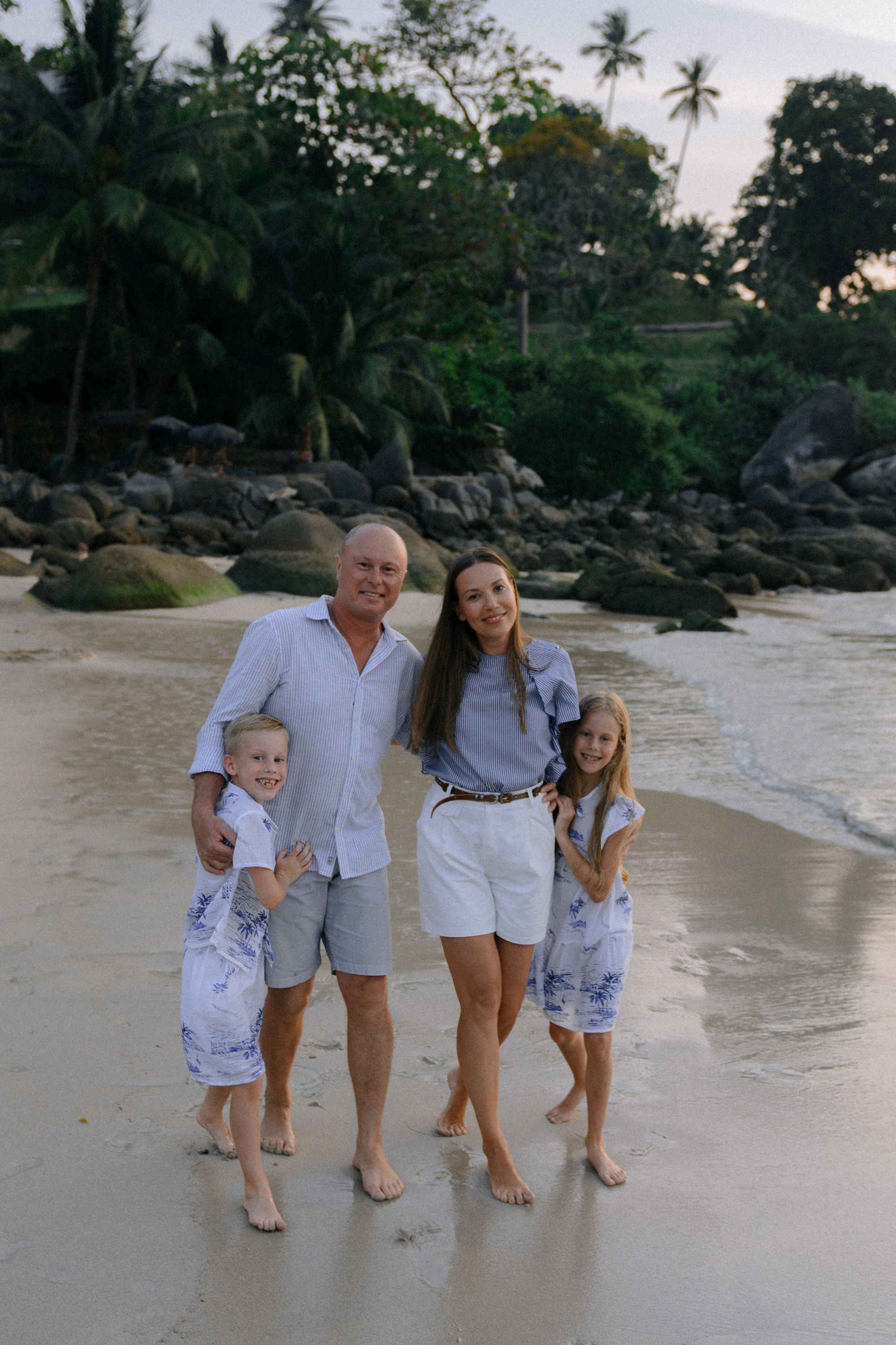 Family photoshoot on Phuket. Fedor Lemeshko — Destination Wedding and Family Lifestyle photographer