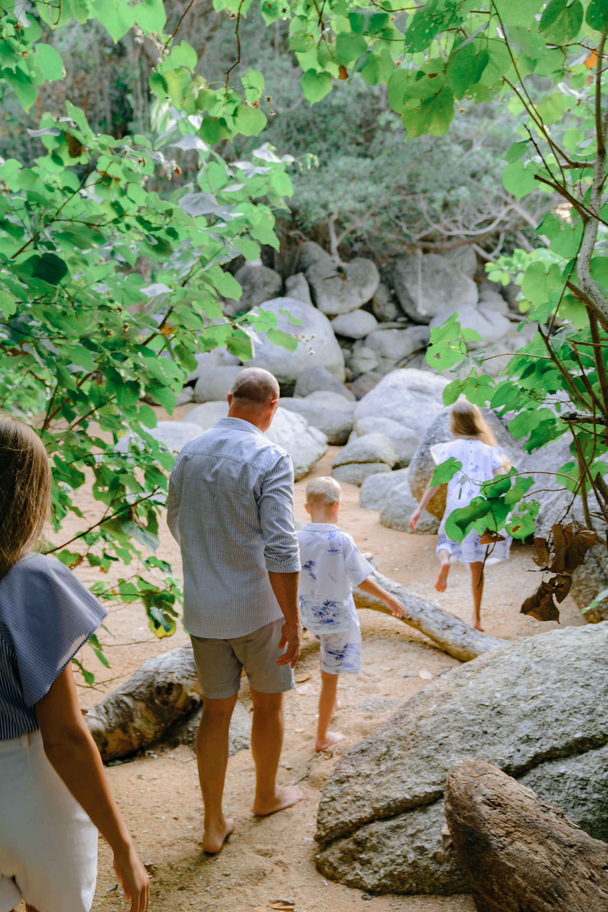Family photoshoot on Phuket. Fedor Lemeshko — Destination Wedding and Family Lifestyle photographer