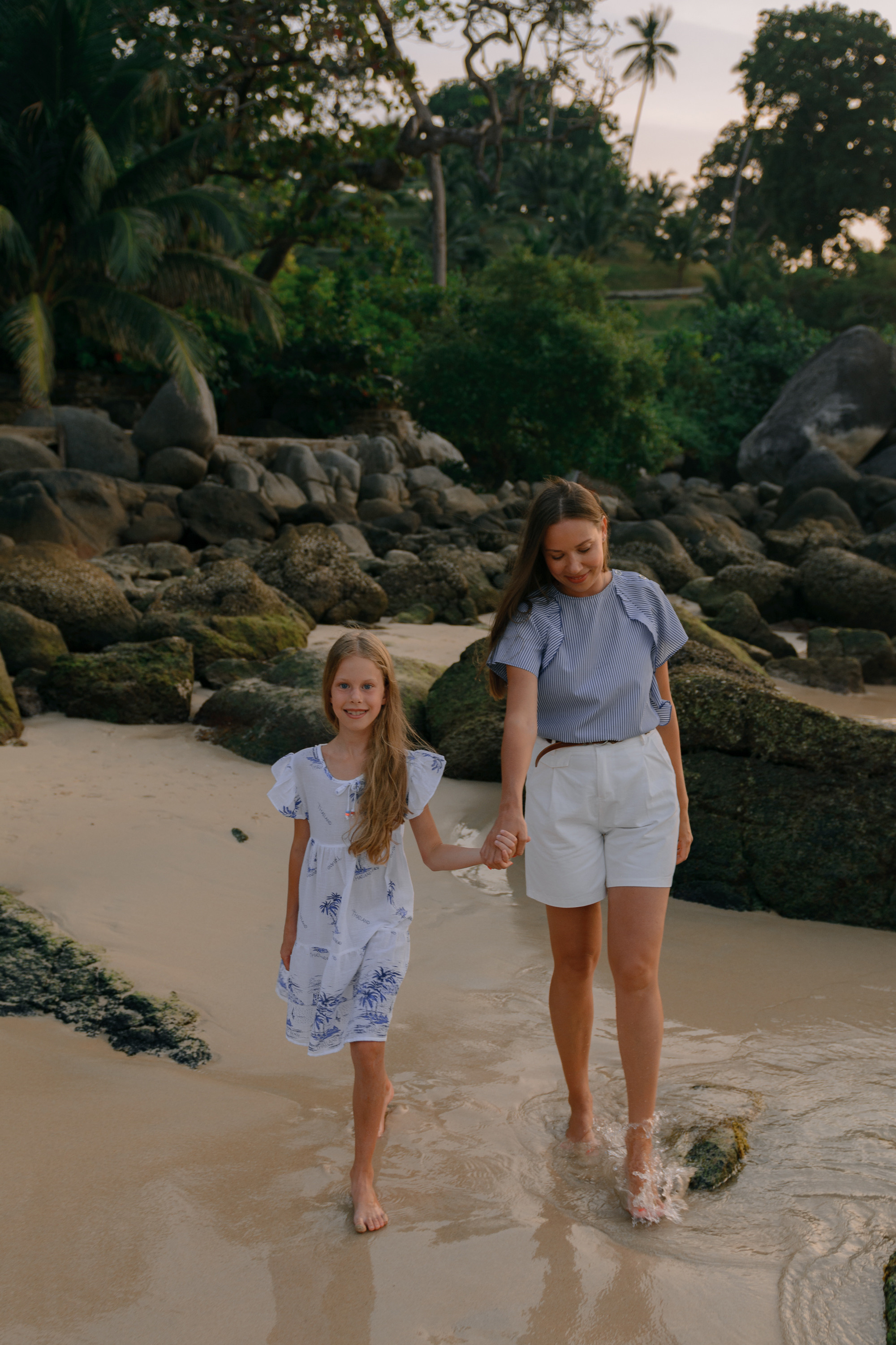 Family photoshoot on Phuket. Fedor Lemeshko — Destination Wedding and Family Lifestyle photographer