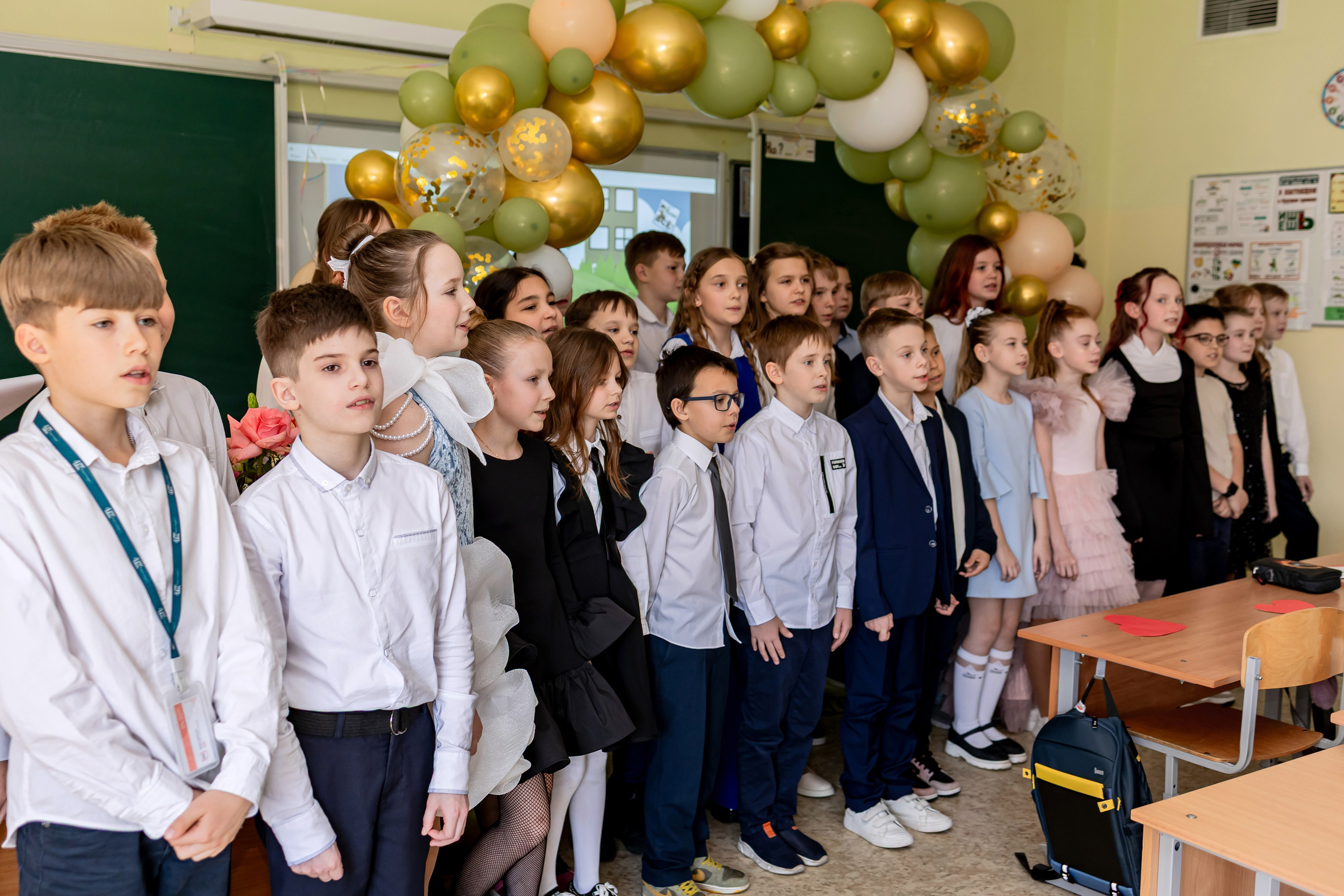 Выпускной в начальной школе в классе. Фотограф и видеограф Москва. Свадебный фотограф, видеограф. Выпускные альбомы. Оживающие альбомы