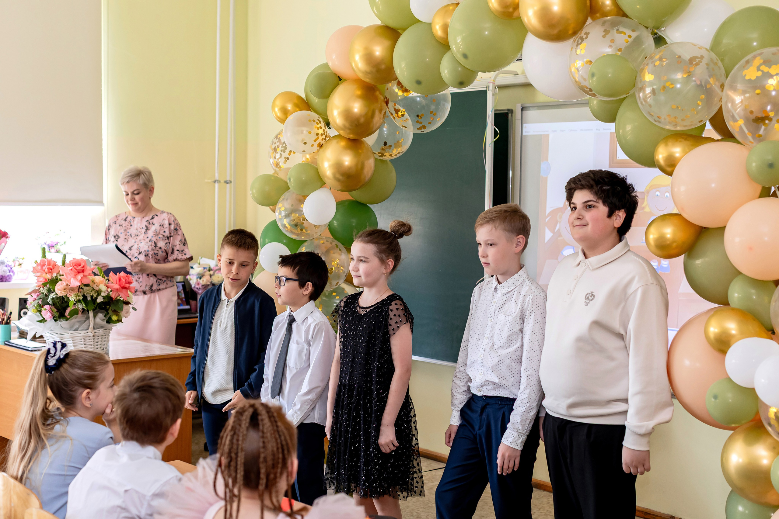 Выпускной в начальной школе в классе. Фотограф и видеограф Москва. Свадебный фотограф, видеограф. Выпускные альбомы. Оживающие альбомы