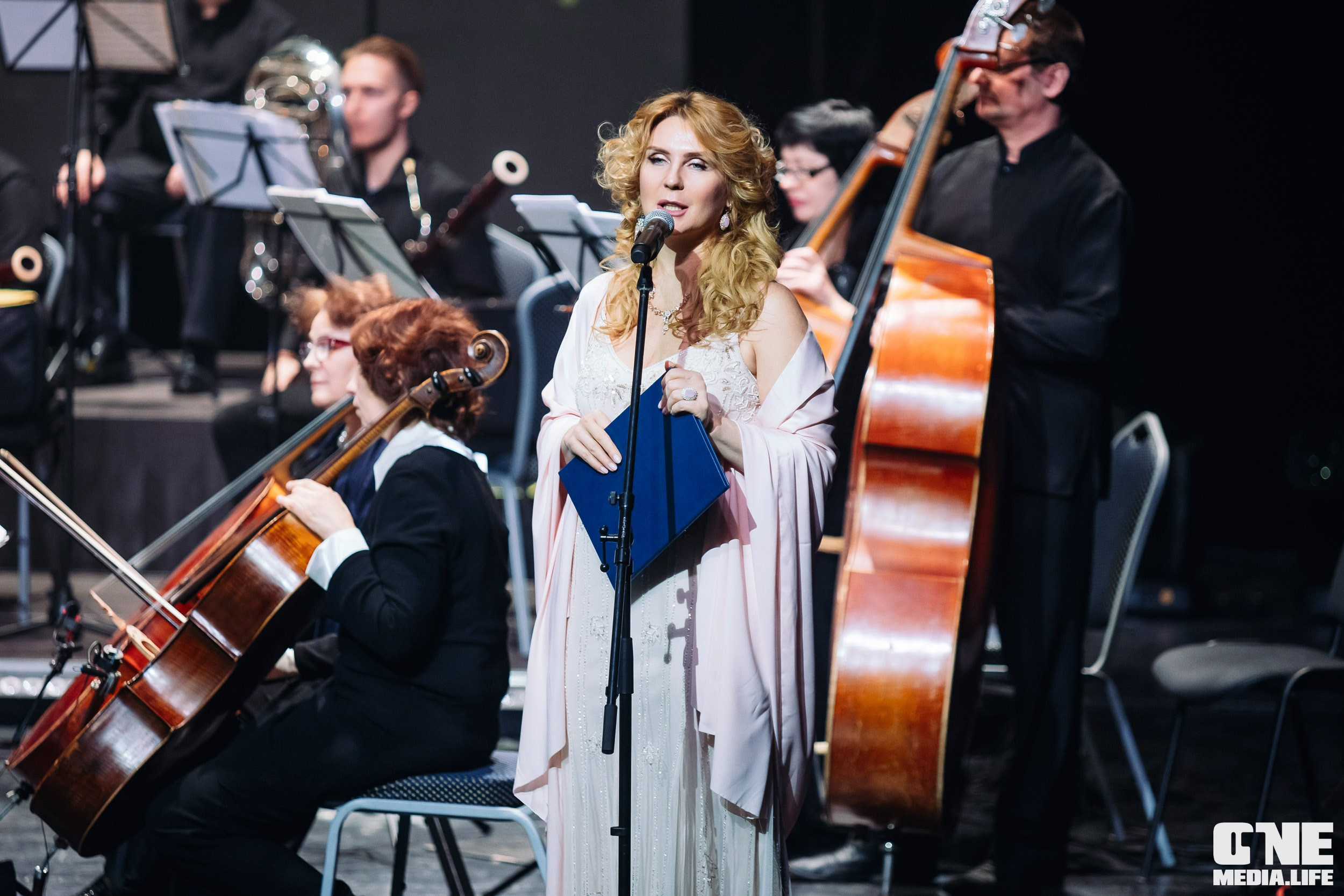 Концерт 8 марта в Янтарь холл. One Media Life: фоторепортажи, фотоотчеты с мероприятий и заведений