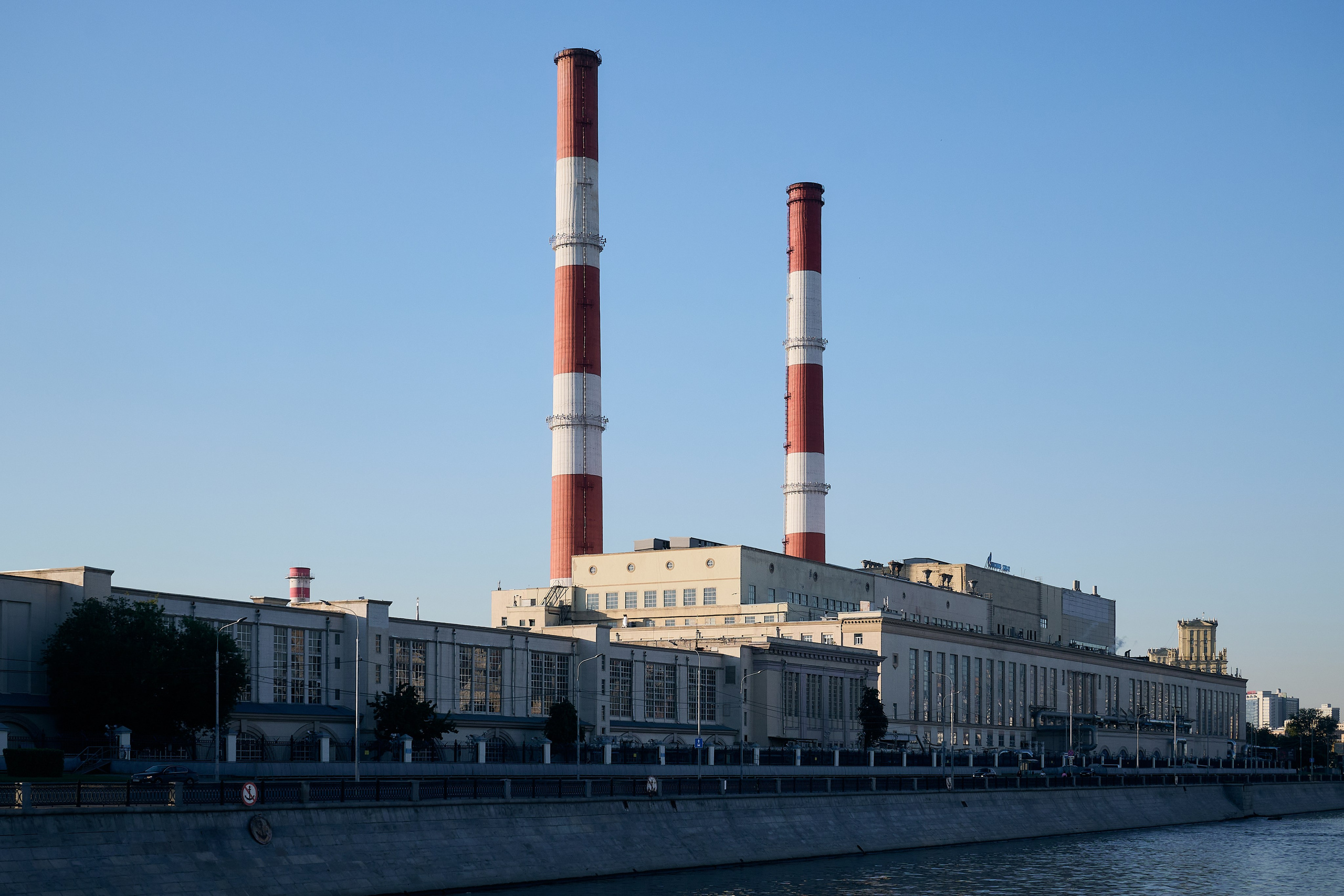 Речная прогулка на кораблике по Москва-реке. Лето 2024 в Москве. Фотограф Роман Адлер.