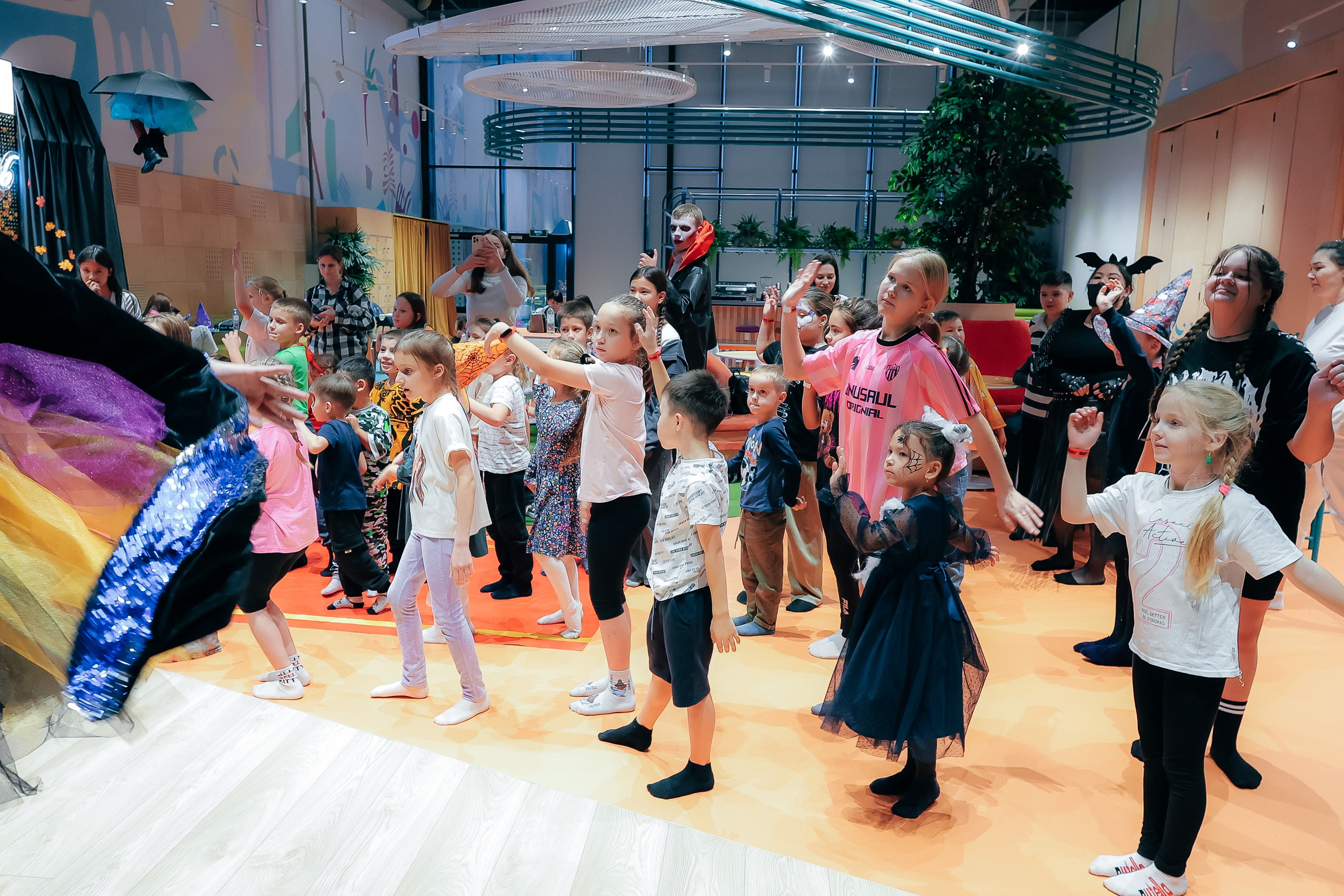 02.11 Halloween в Zhooki Park. Команда специалистов в мире фотографии и видео. Детский фотограф, семейный фотограф