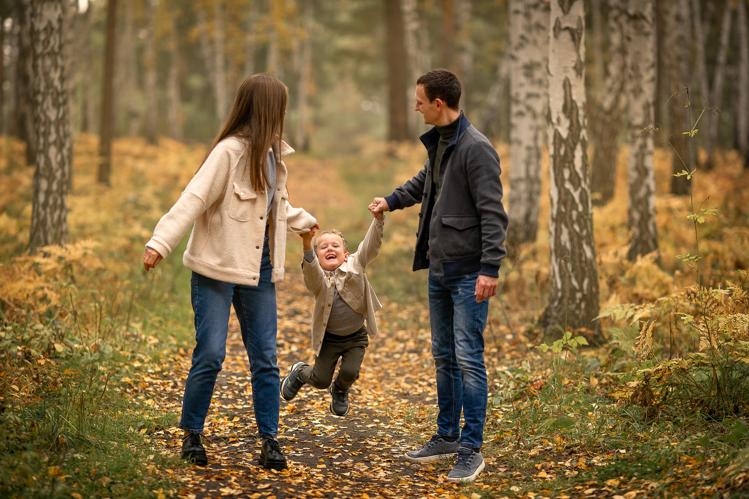 В осеннем лесу. Детский и семейный фотограф в Красноярске Елена Коровкина