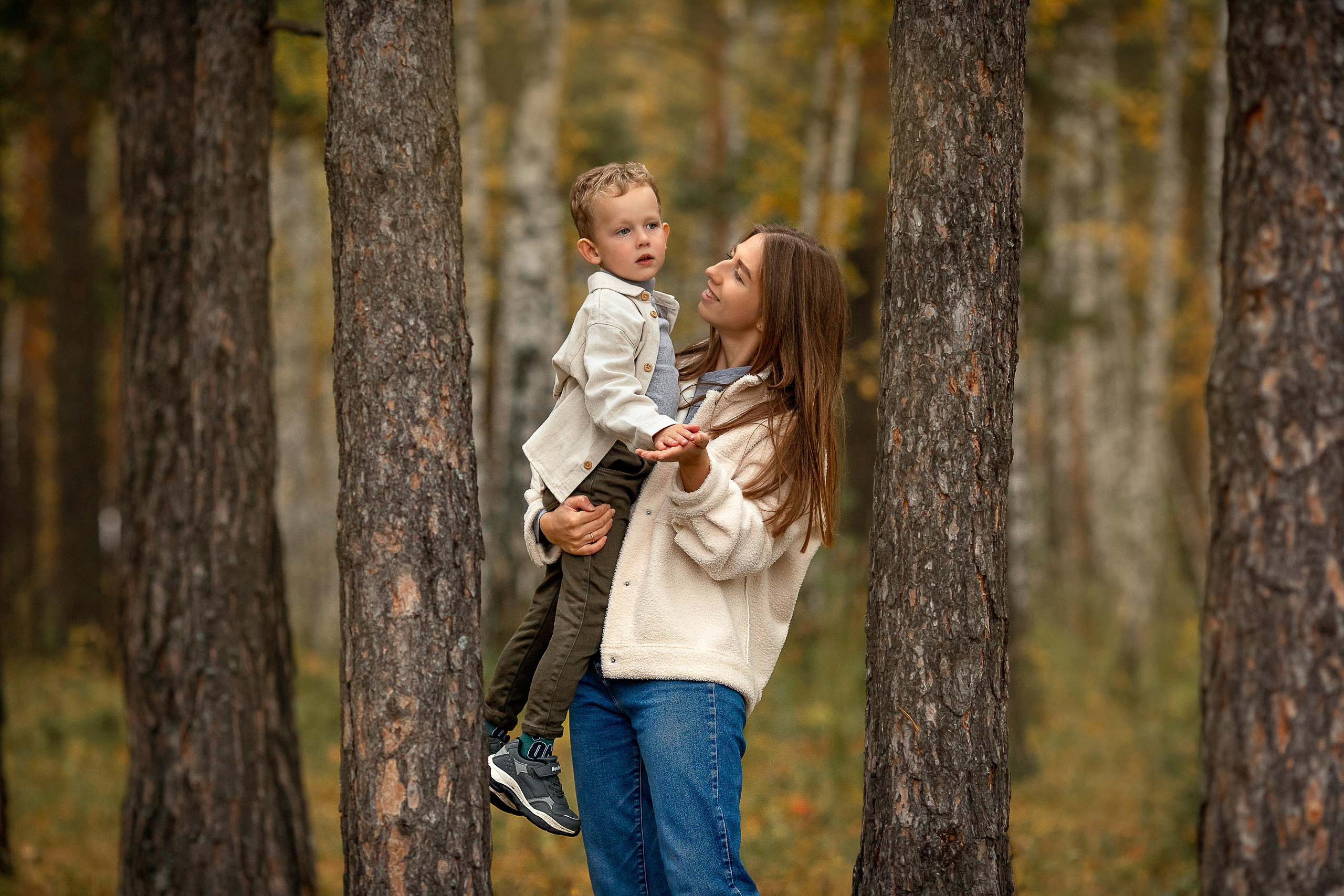 В осеннем лесу. Детский и семейный фотограф в Красноярске Елена Коровкина
