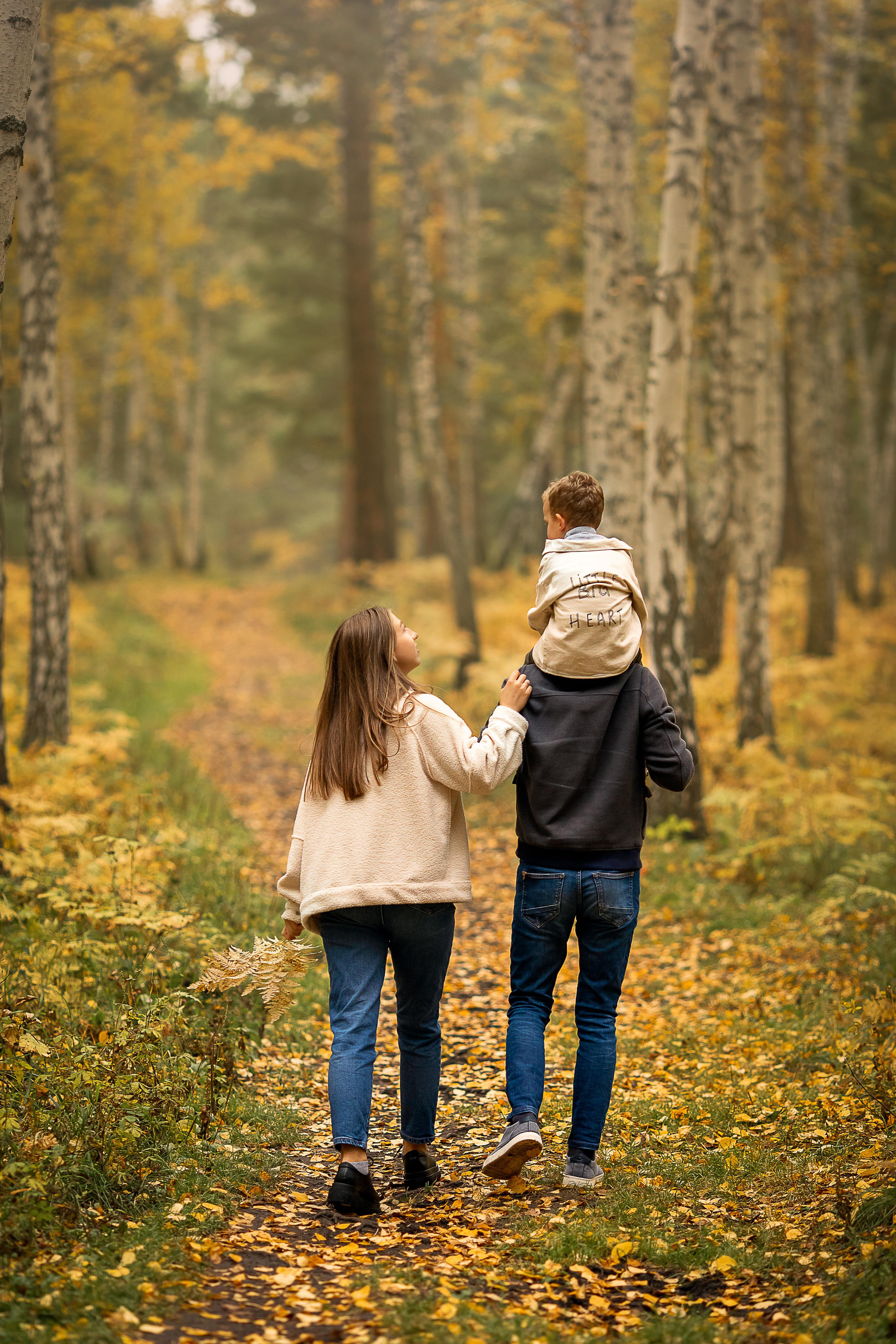 В осеннем лесу. Детский и семейный фотограф в Красноярске Елена Коровкина