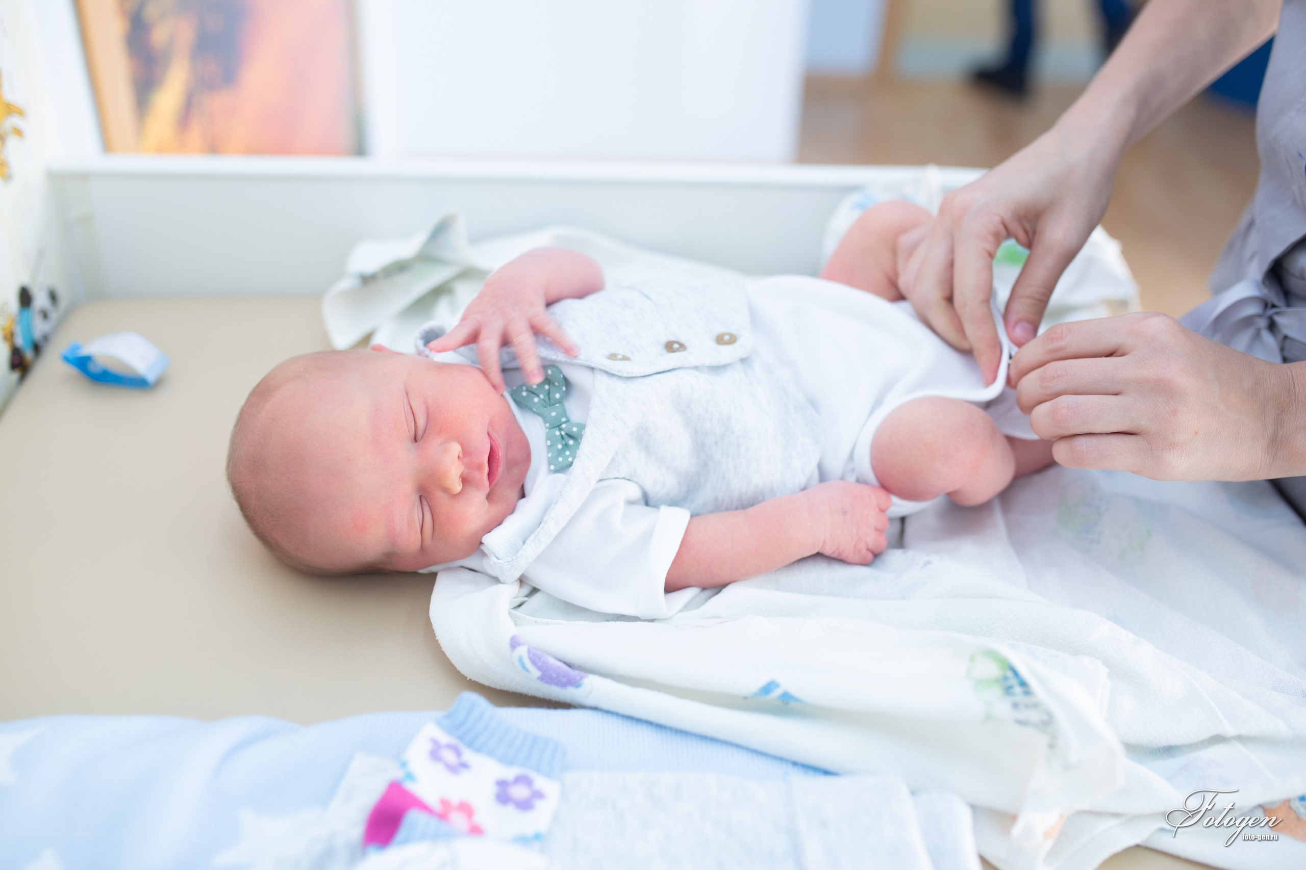 Фотосессия выписки из роддома в Краснодаре | Видеосъемка выписки. Интерьерная фотостудия FOTOGEN г. Краснодар