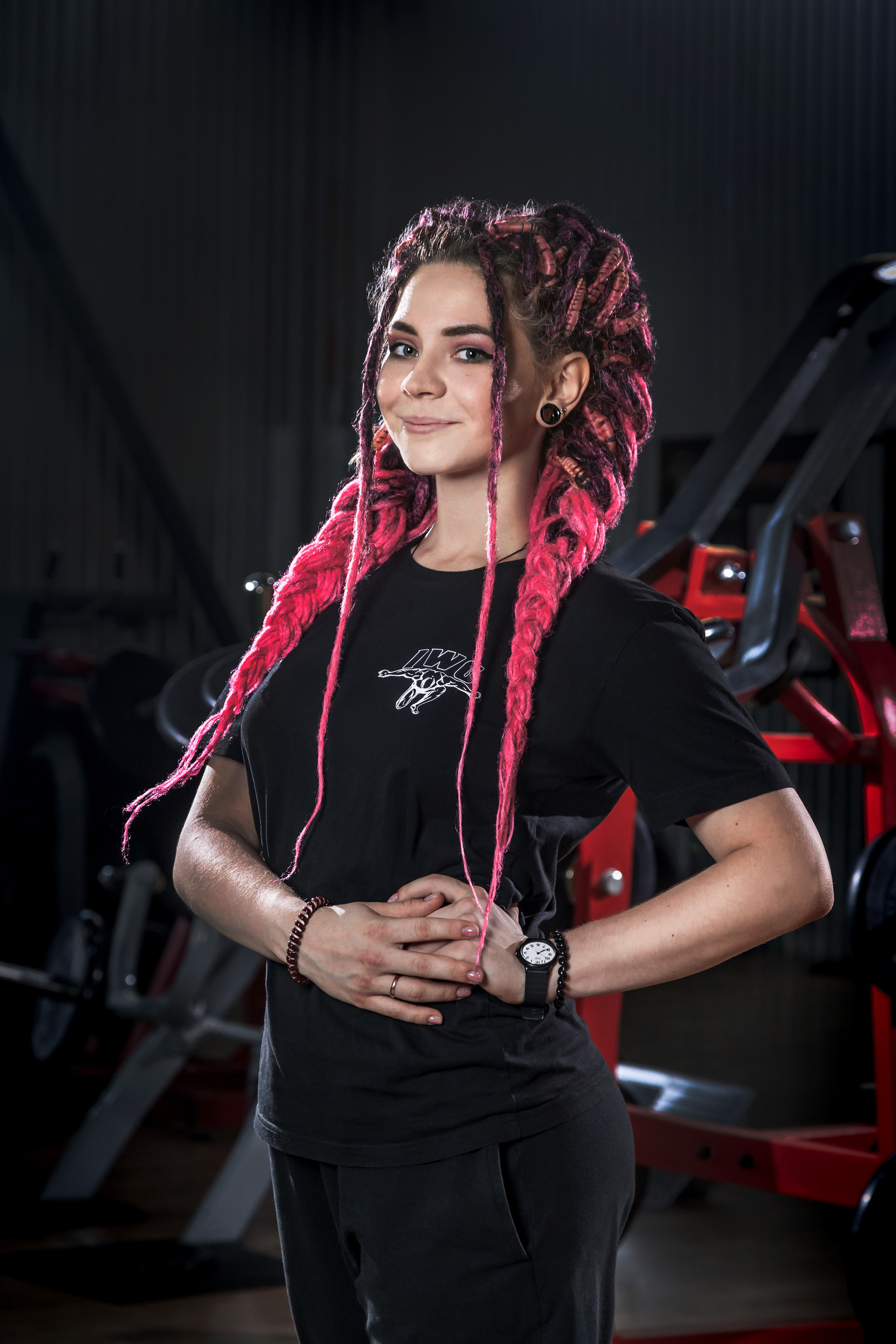 Профессиональная фитнес фотосессия тренера в тренажёрном зале для сайта, соцсетей и спортивного клуба.