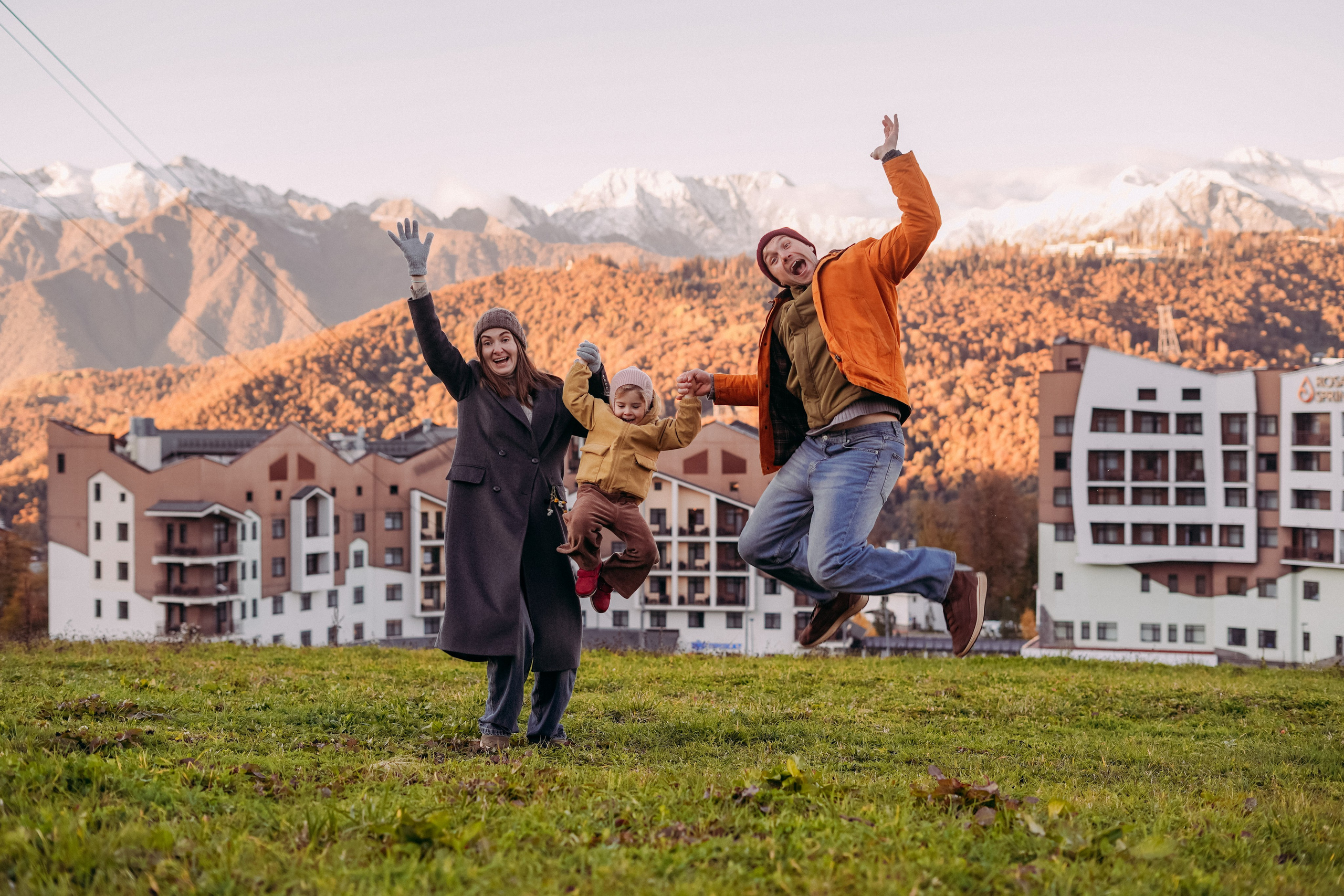 Алексей, Анна и Валентина в Горной Олимпийской деревне. Фотограф в Сочи и Абхазии | Фототуры | September Air